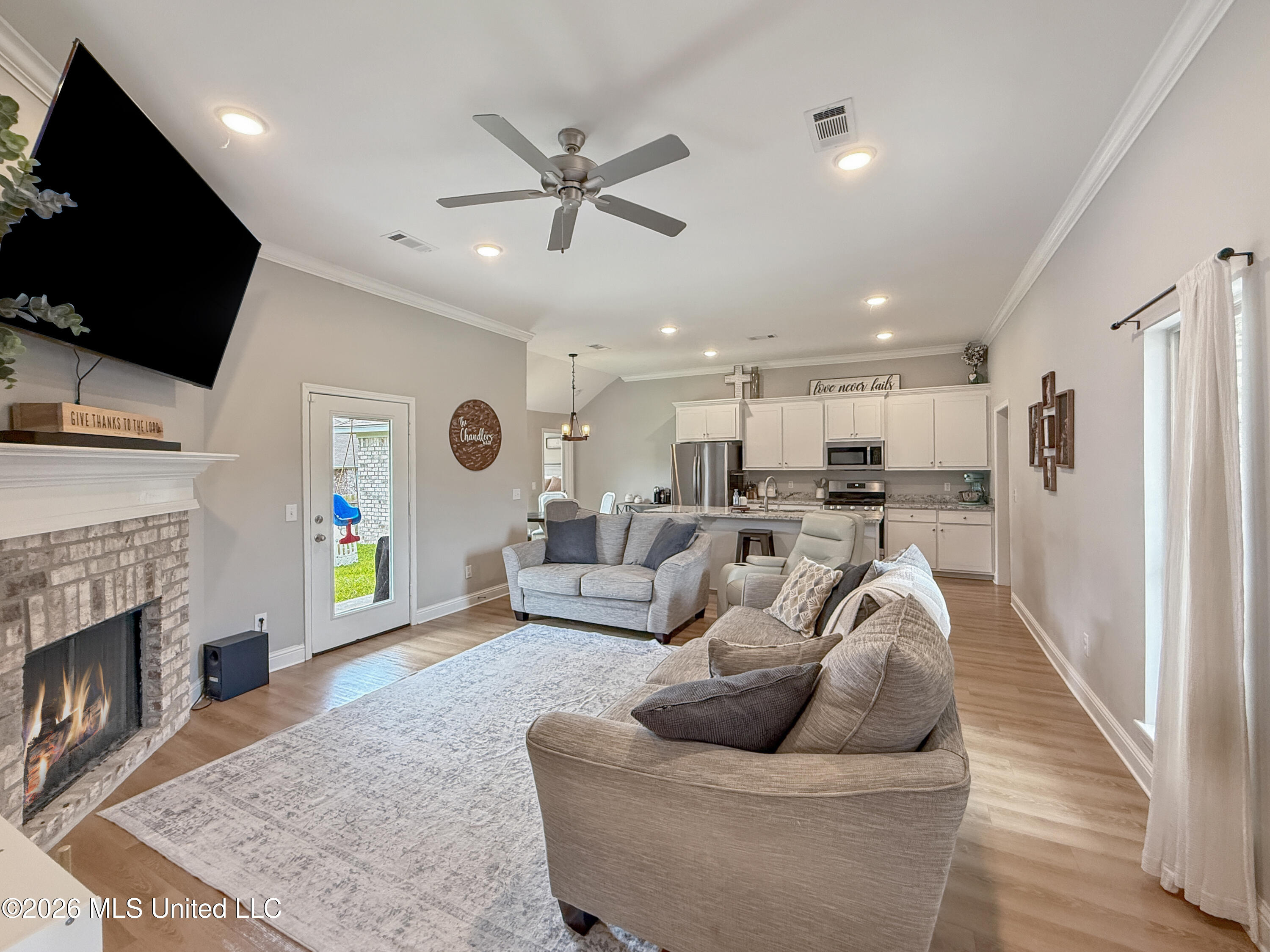 708 Silver Bend Property Photo 3