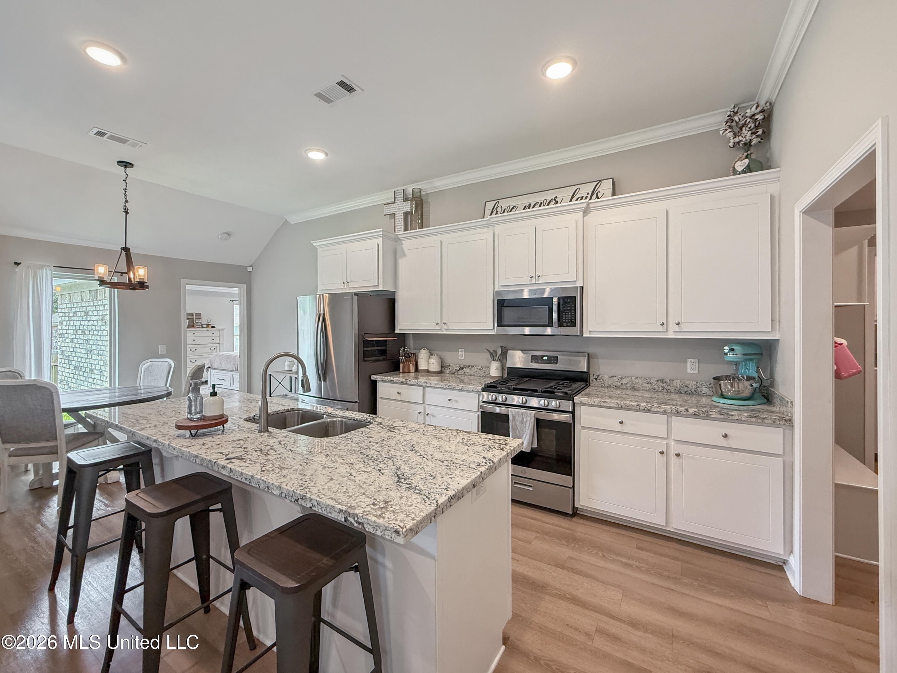 708 Silver Bend Property Photo 8