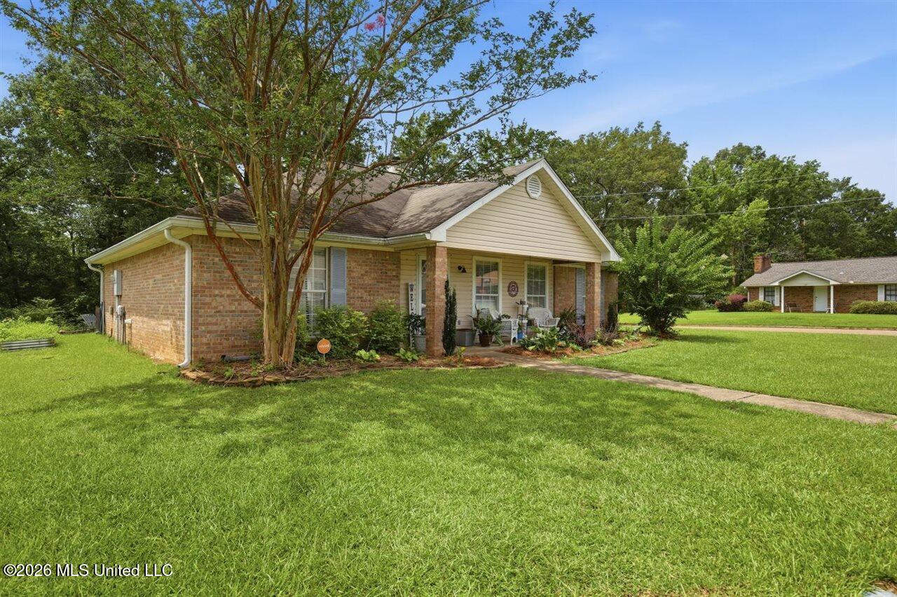 1930 Twin Pine Drive Property Photo 2
