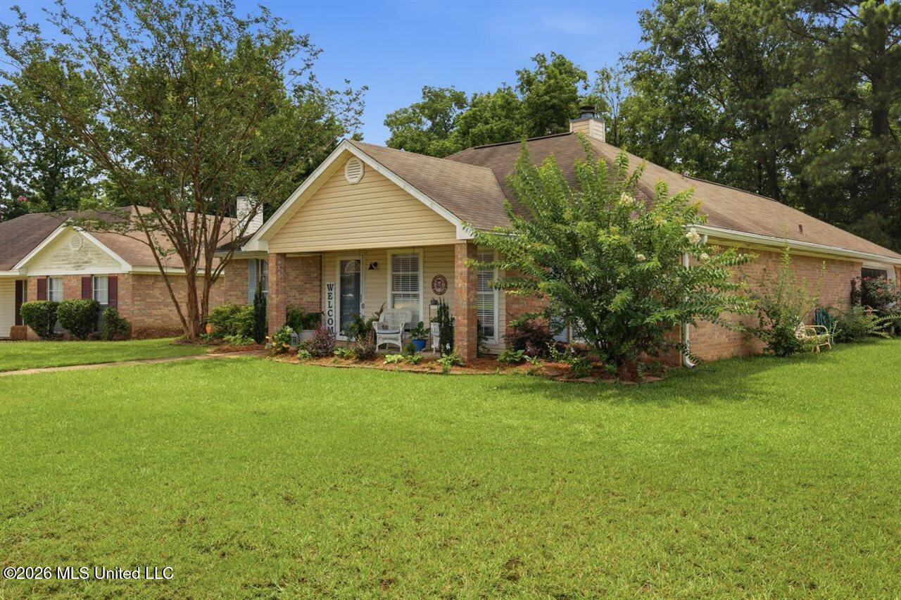 1930 Twin Pine Drive Property Photo 3