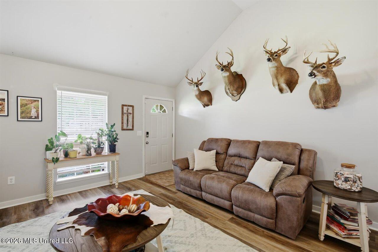 1930 Twin Pine Drive Property Photo 4