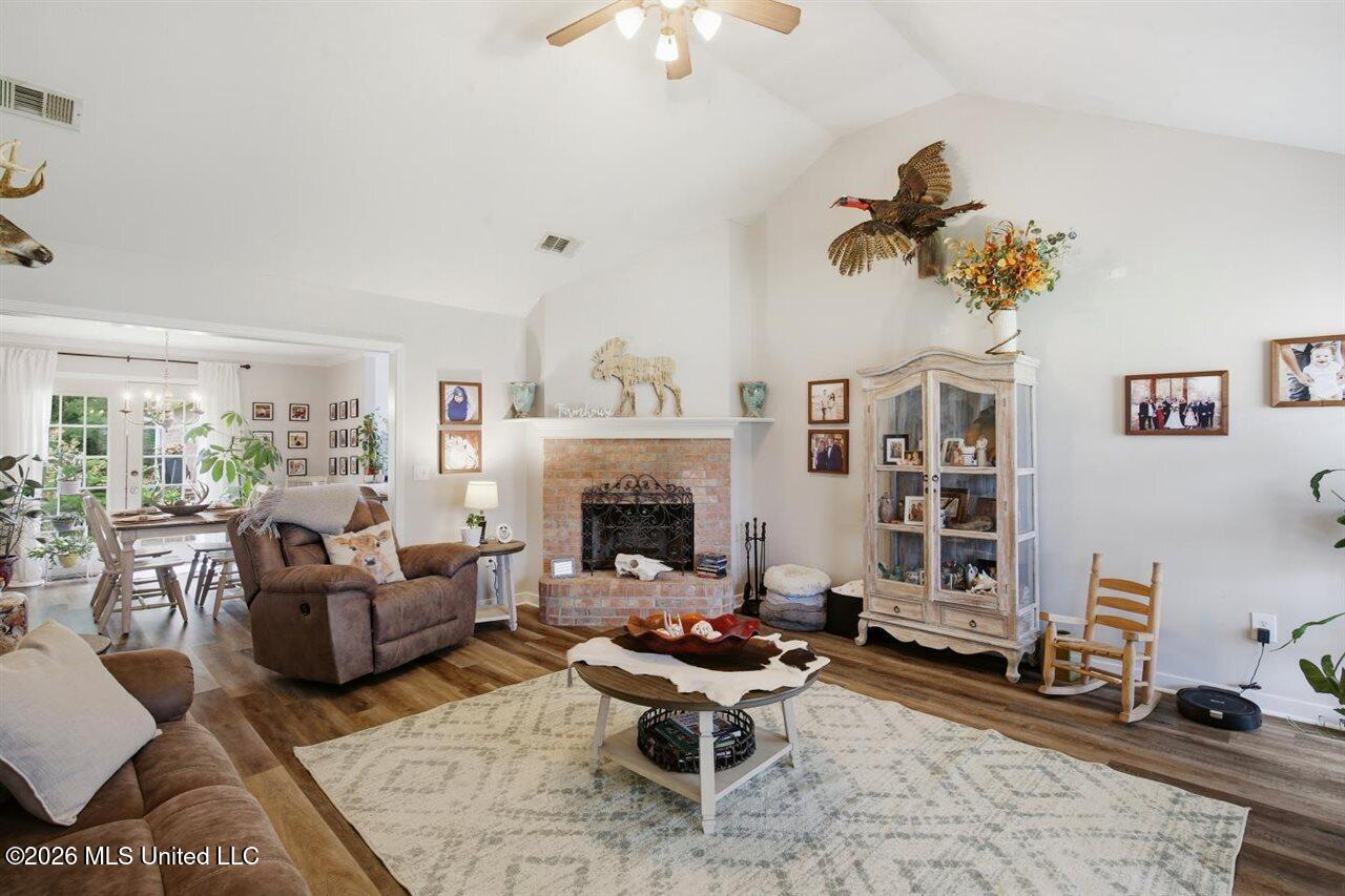 1930 Twin Pine Drive Property Photo 6