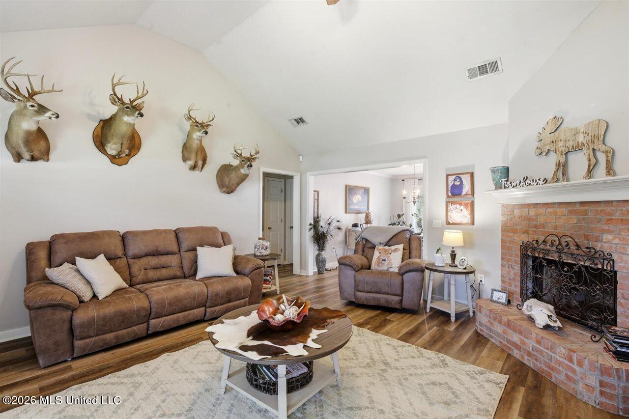 1930 Twin Pine Drive Property Photo 7