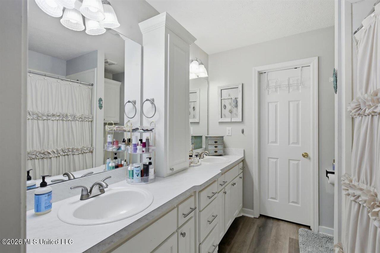 1930 Twin Pine Drive Property Photo 17