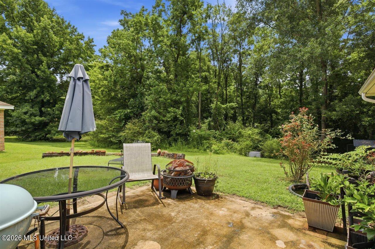 1930 Twin Pine Drive Property Photo 23