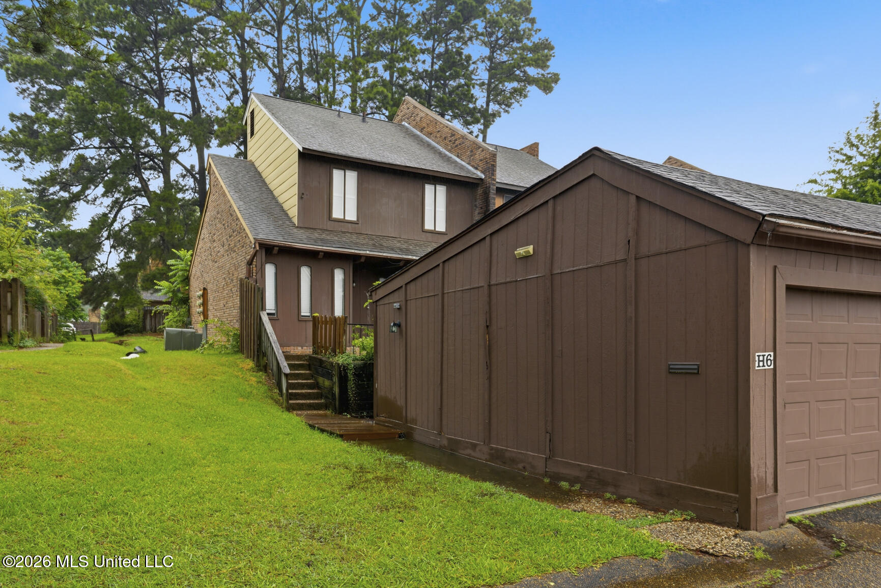 1255 E County Line Road Property Photo 1