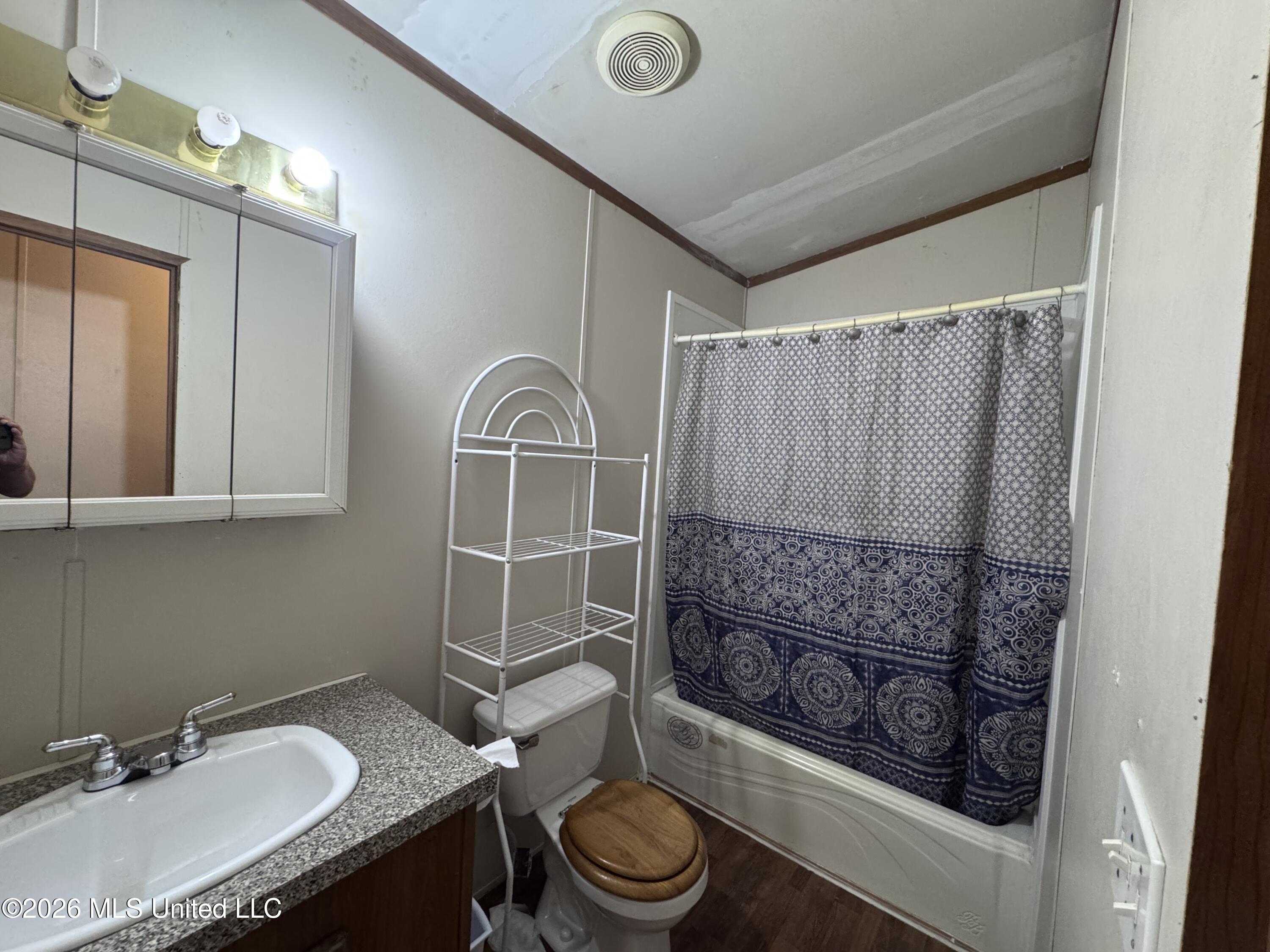 1010 Barr Road Property Photo 8