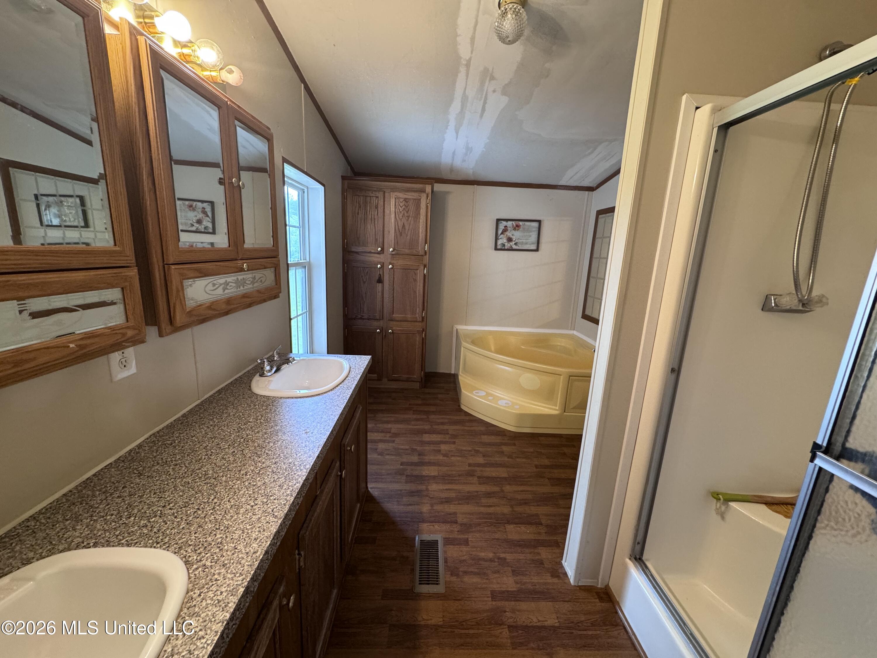 1010 Barr Road Property Photo 10