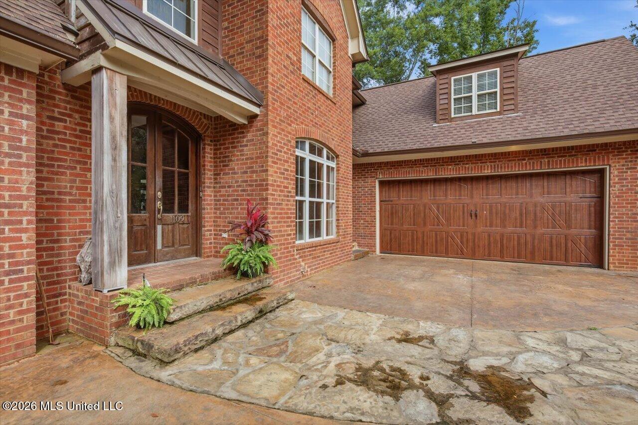 1109 Foxpoint Property Photo 4