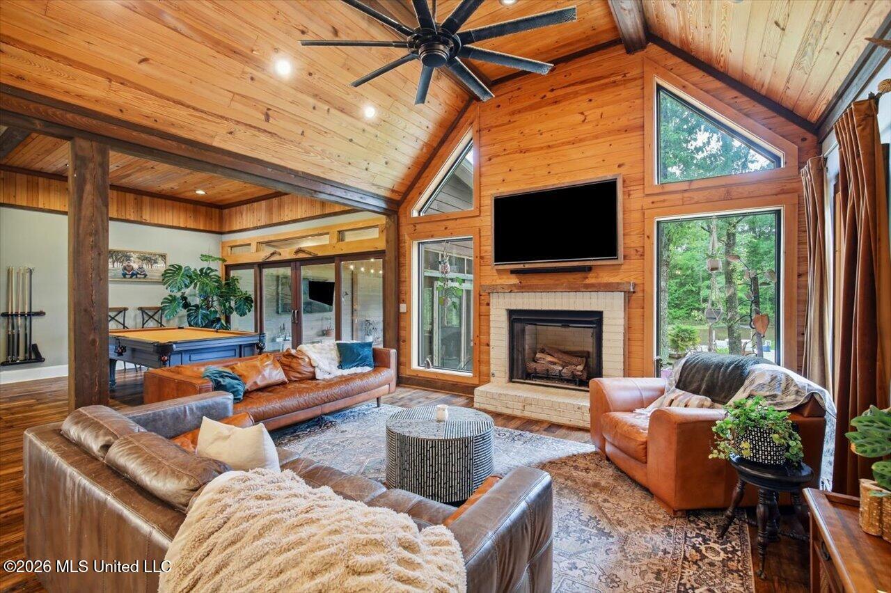 1109 Foxpoint Property Photo 8