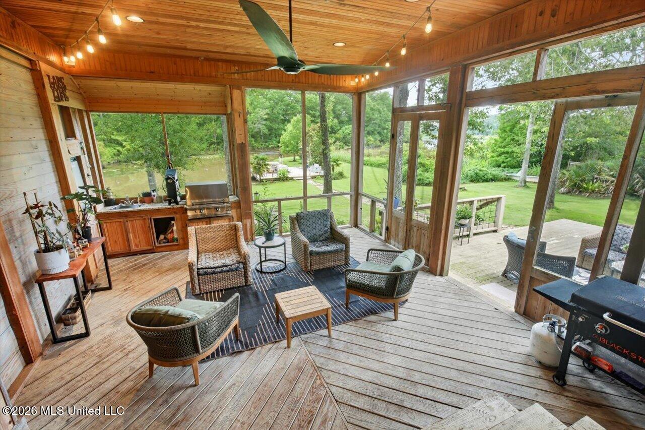 1109 Foxpoint Property Photo 52