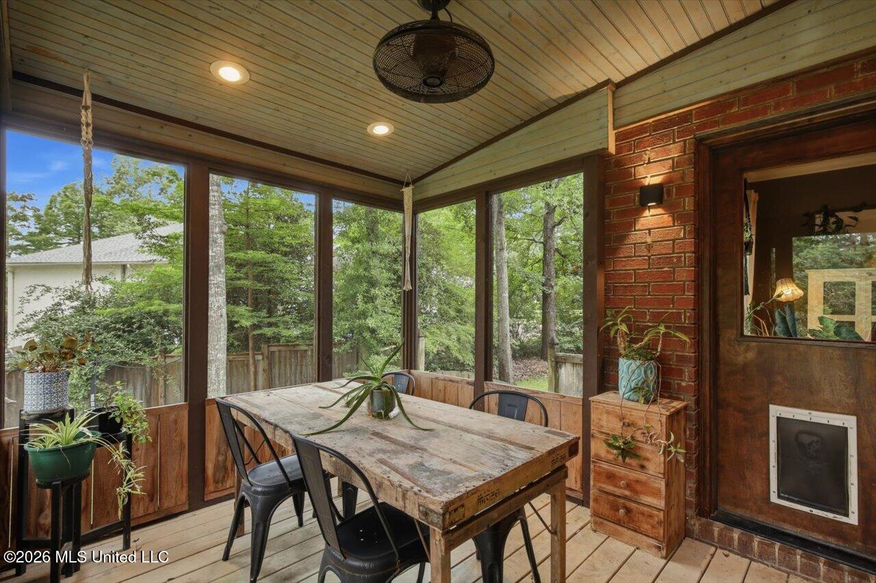1109 Foxpoint Property Photo 59