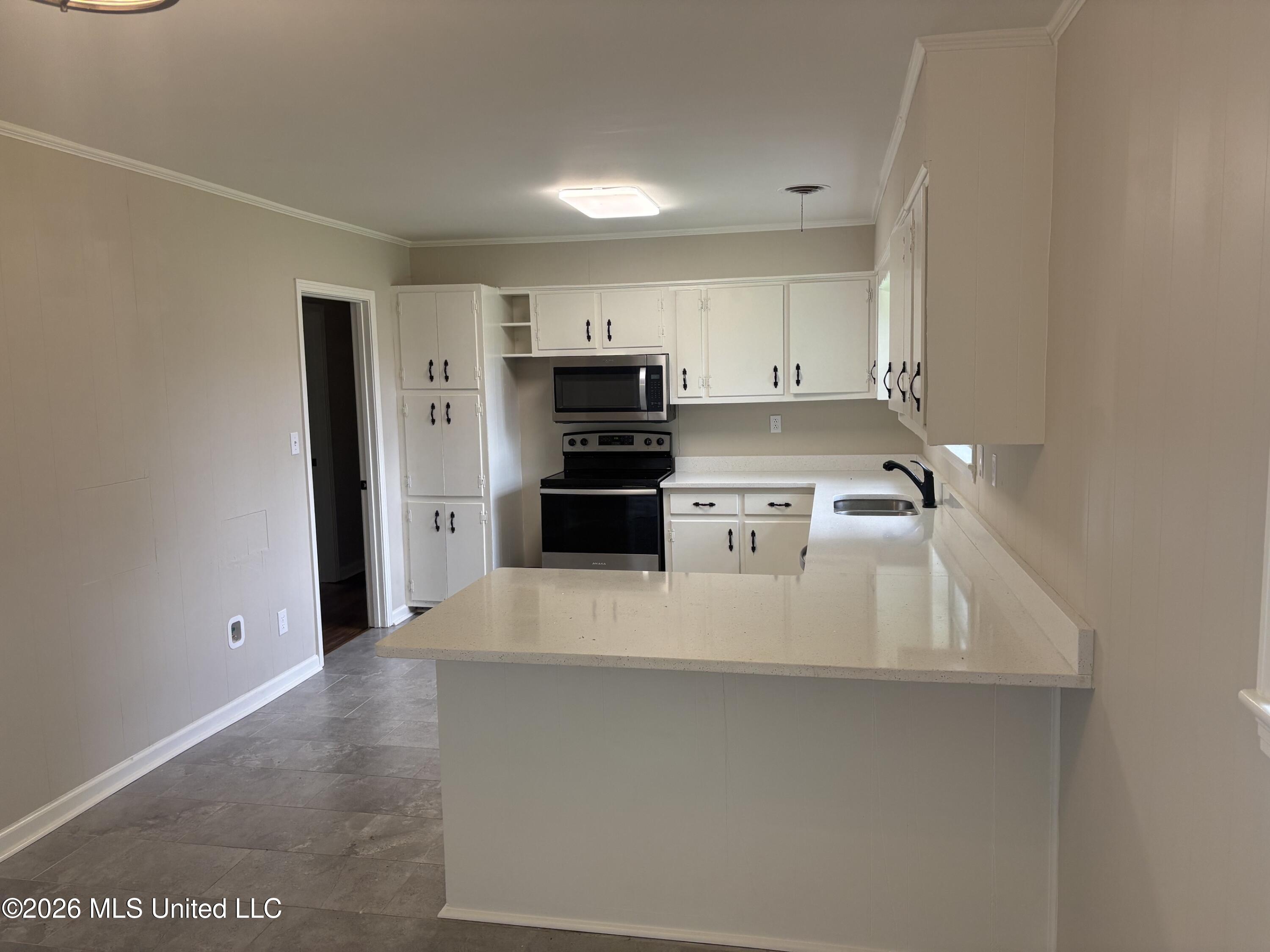 208 Camille Street Property Photo 6