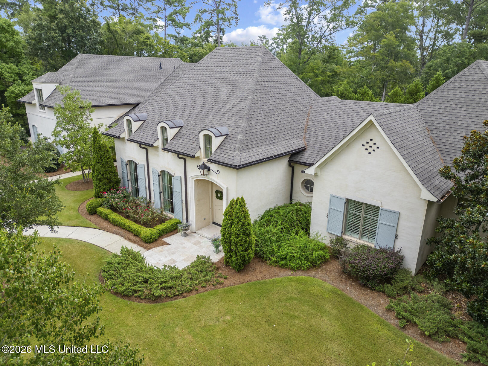 918 Montrose Drive Property Photo 1