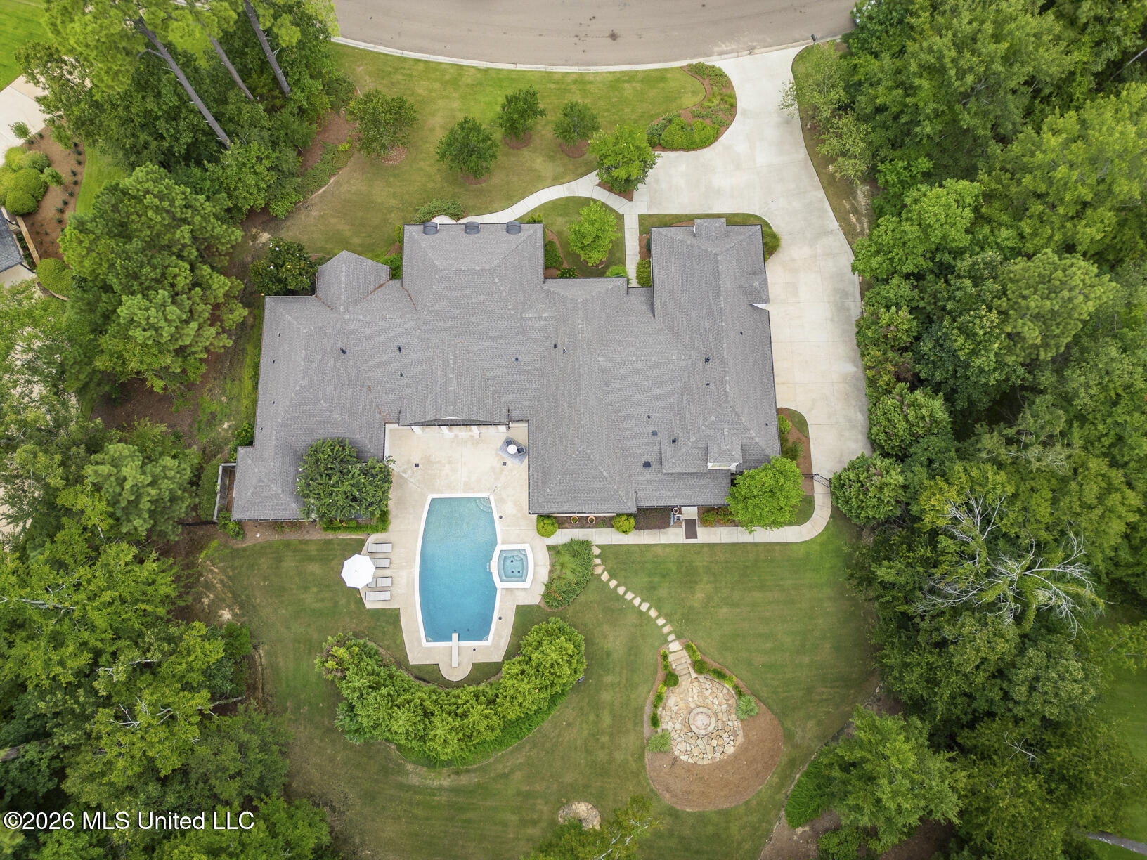 918 Montrose Drive Property Photo 4