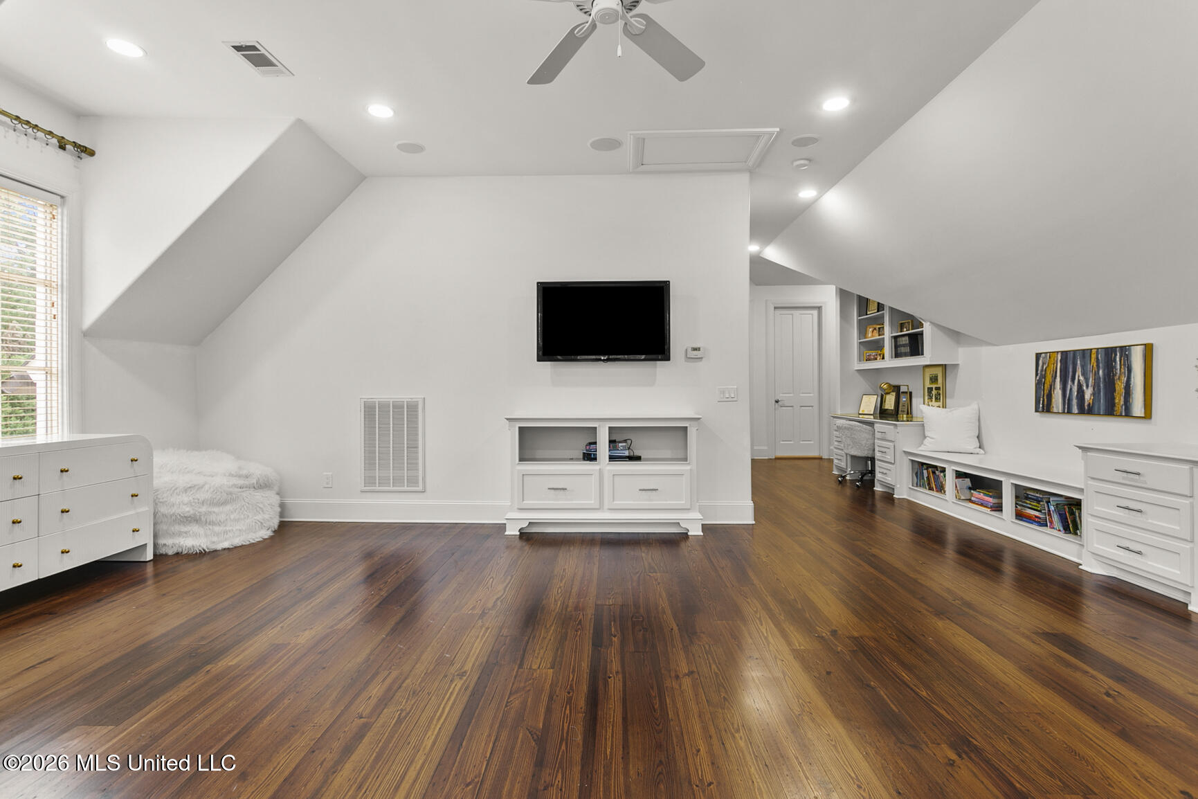 918 Montrose Drive Property Photo 48