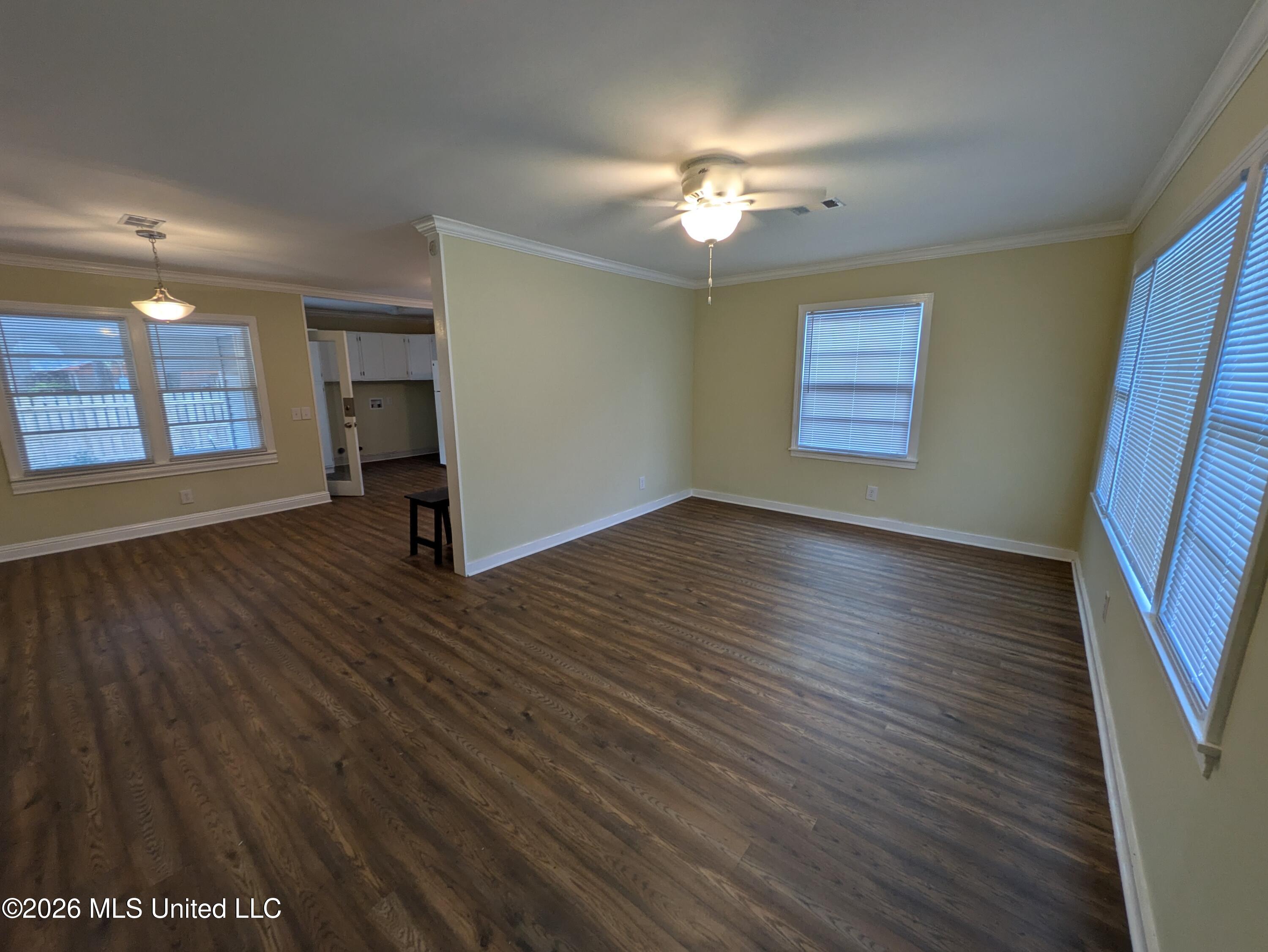 1253 24th Street Property Photo 2