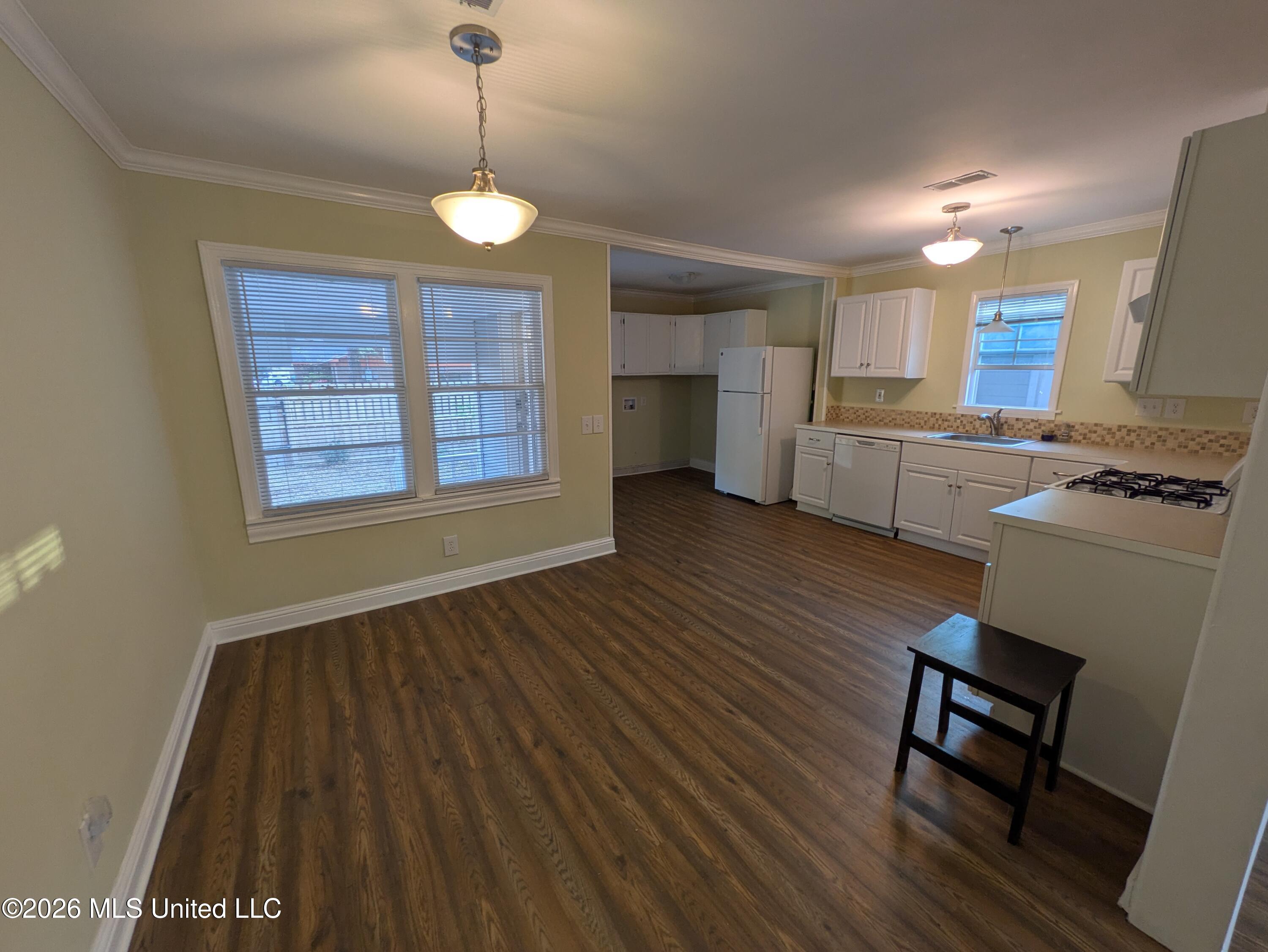 1253 24th Street Property Photo 4