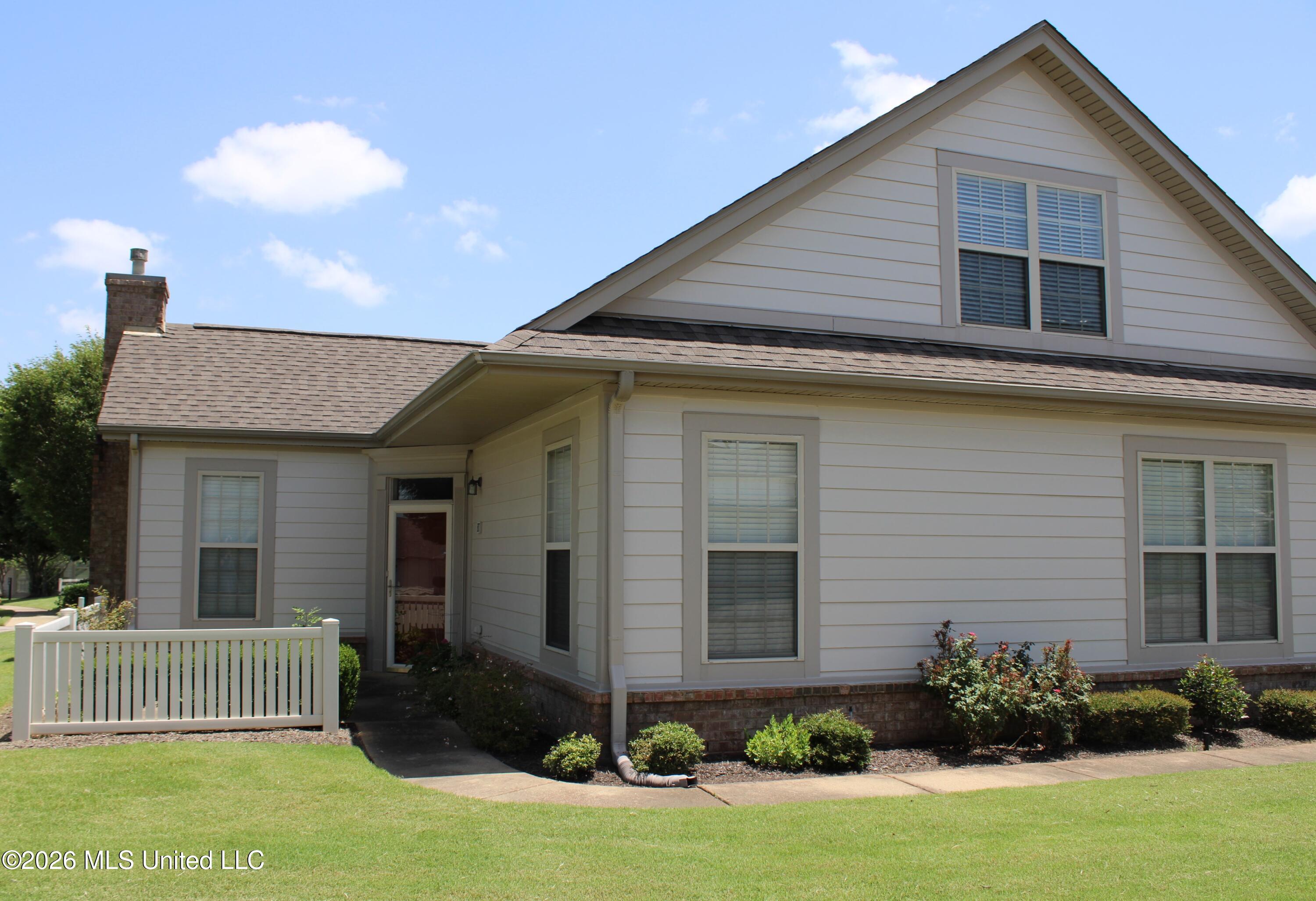 8817 Parkview Oaks Circle Property Photo 2