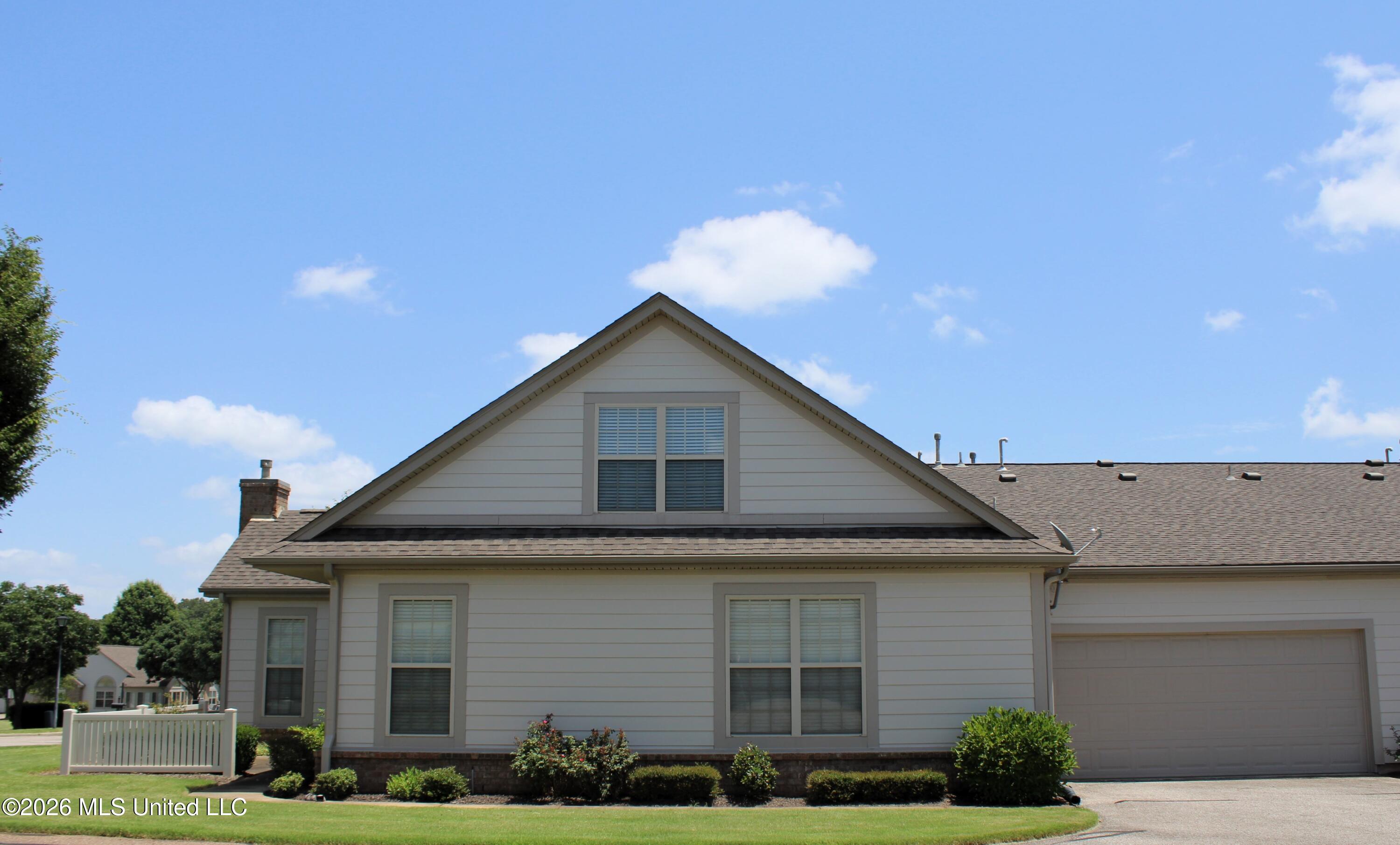 8817 Parkview Oaks Circle Property Photo 5