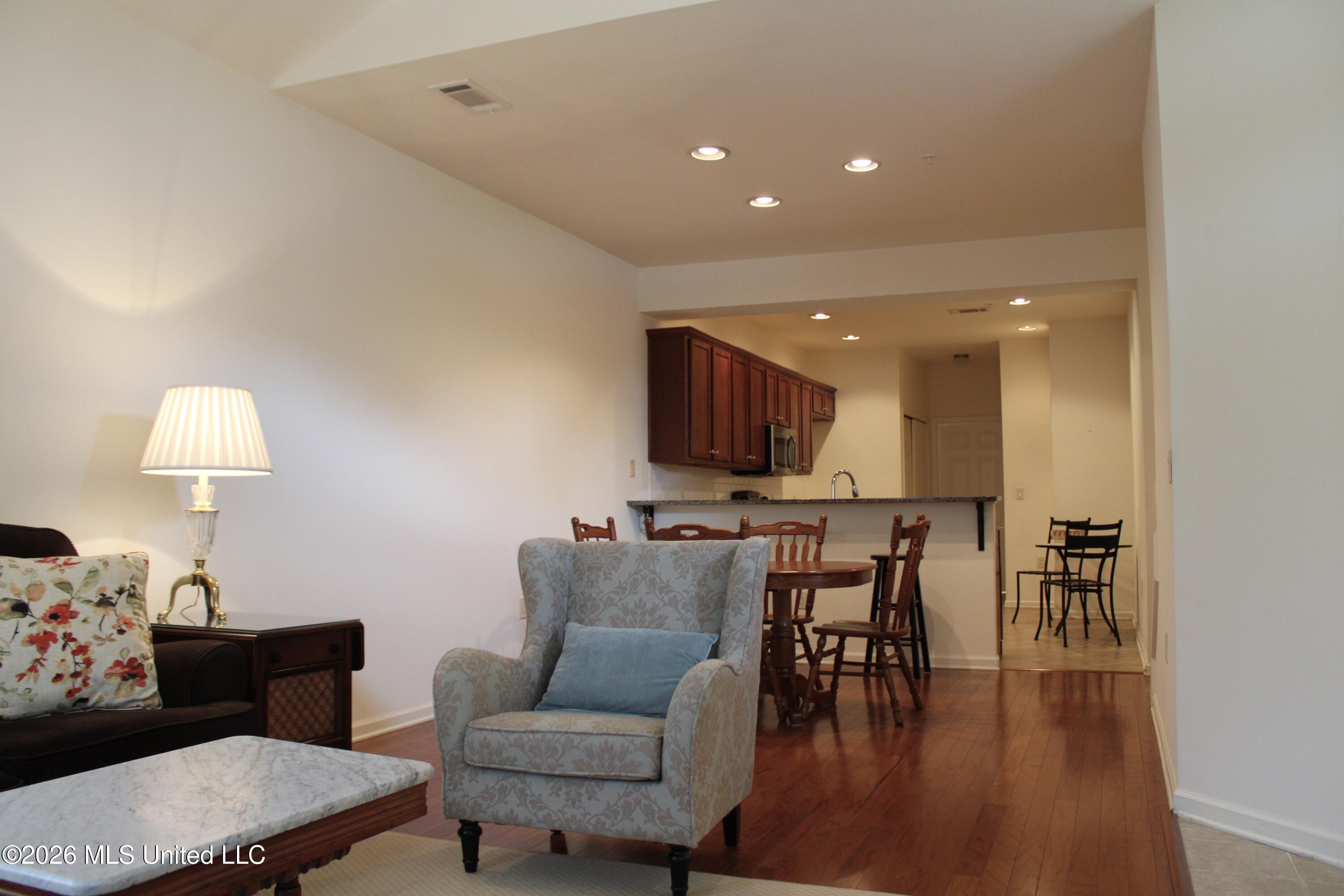 8817 Parkview Oaks Circle Property Photo 8