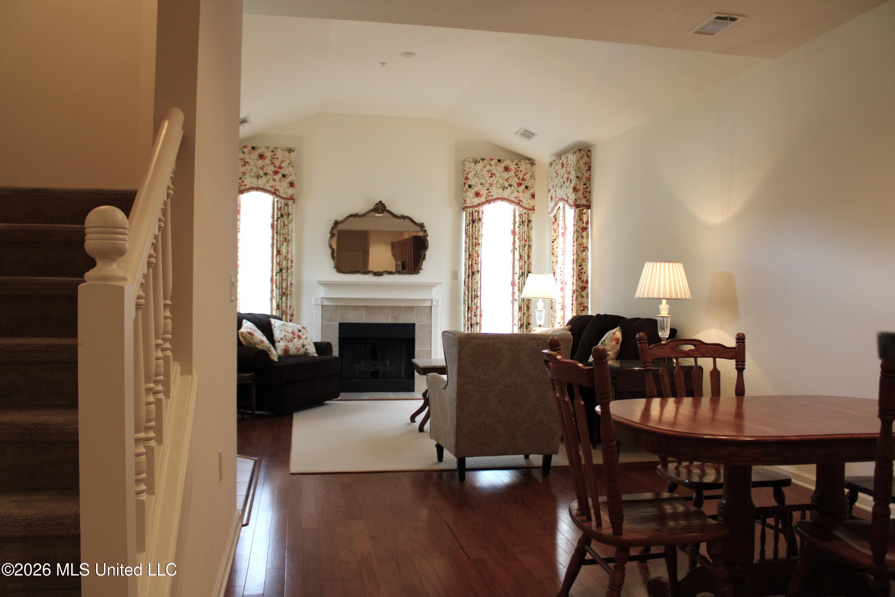 8817 Parkview Oaks Circle Property Photo 9