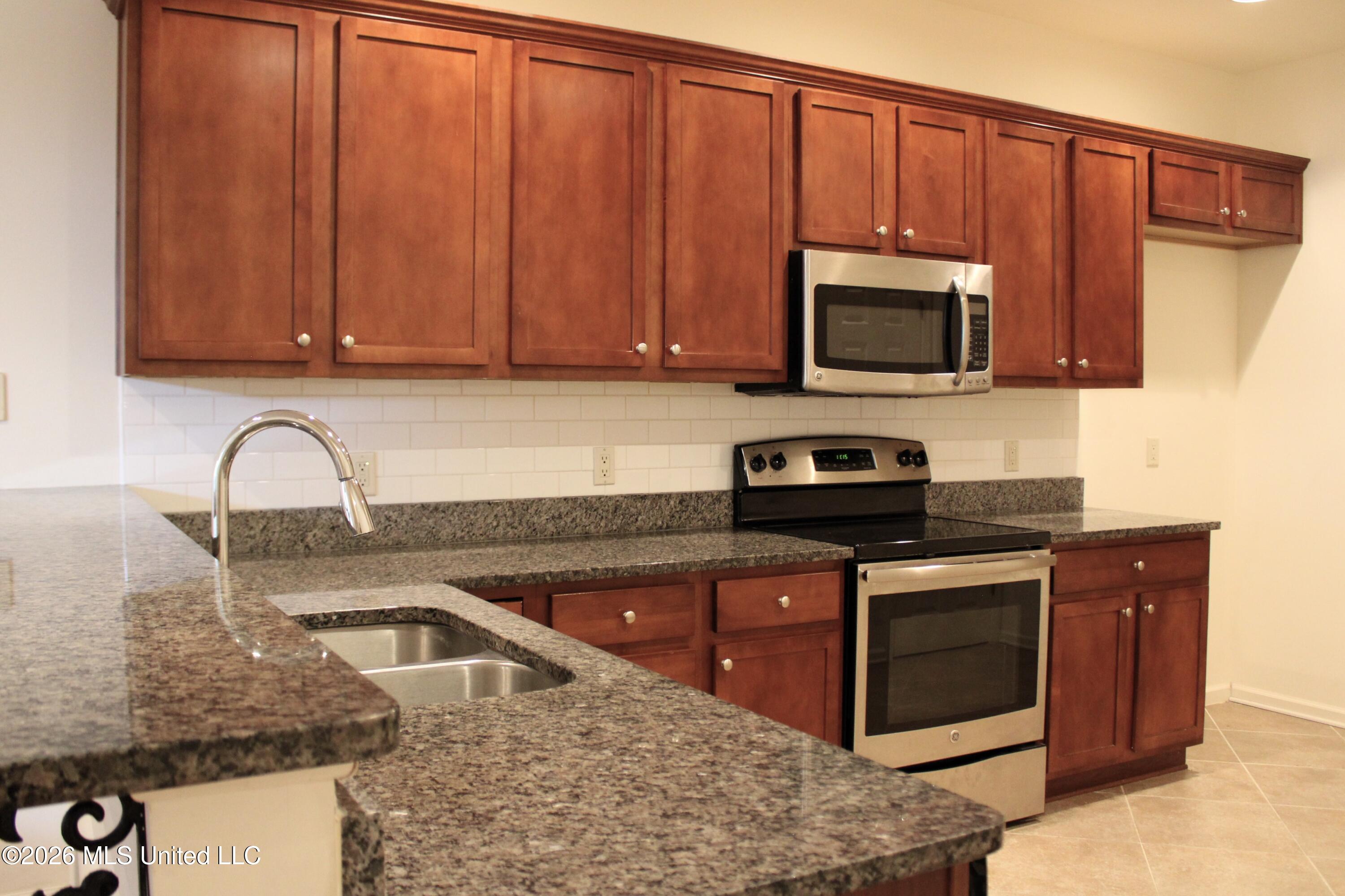 8817 Parkview Oaks Circle Property Photo 13
