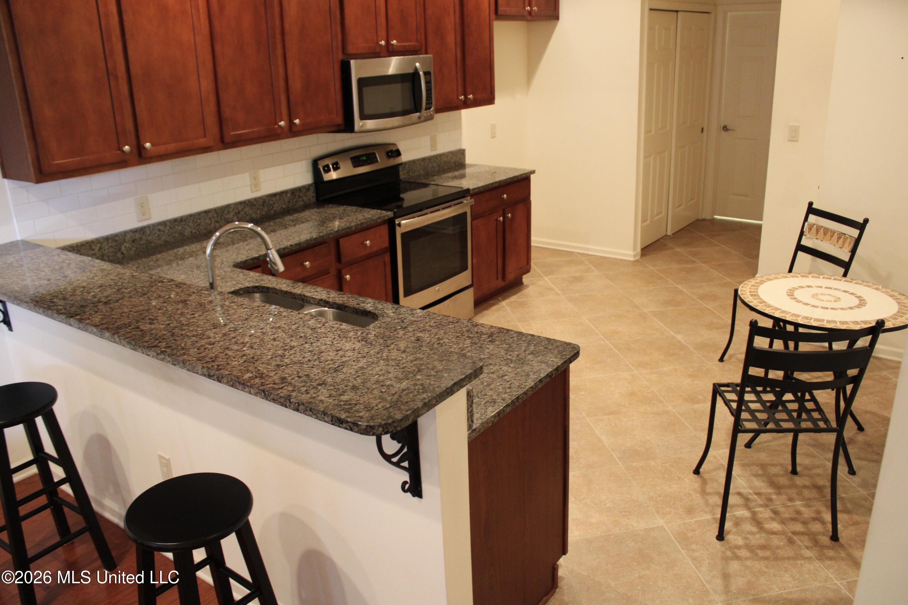 8817 Parkview Oaks Circle Property Photo 14