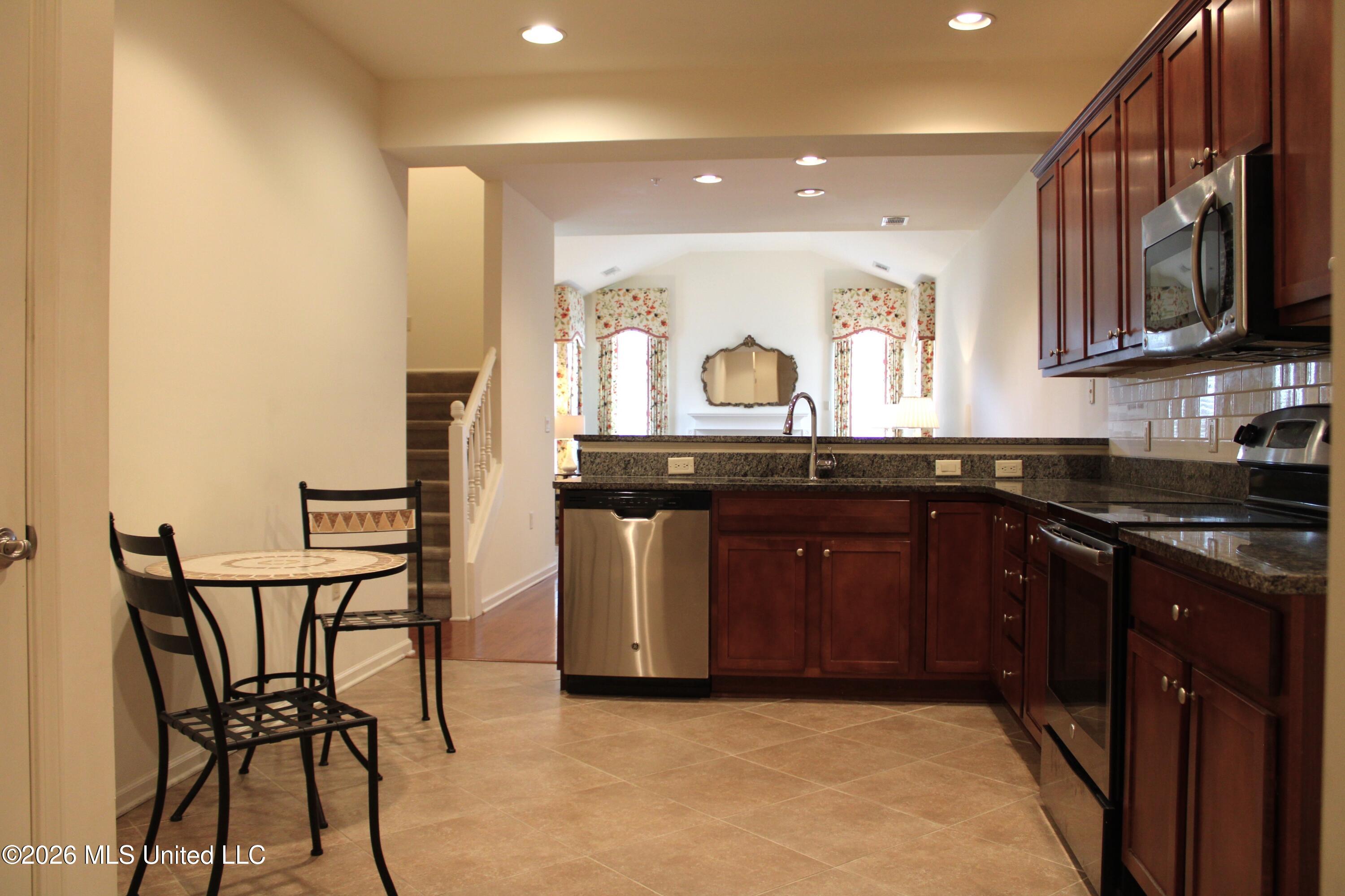 8817 Parkview Oaks Circle Property Photo 15