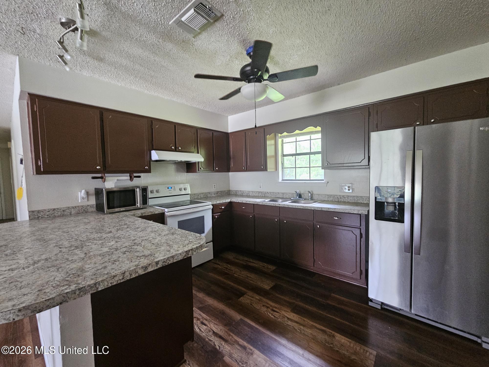530 Easterbrook Street Property Photo 5