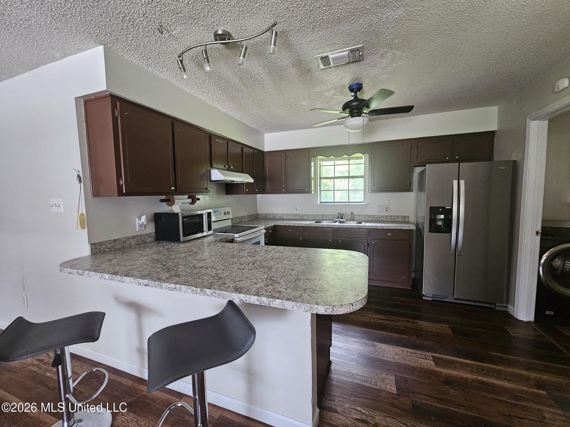 530 Easterbrook Street Property Photo 6