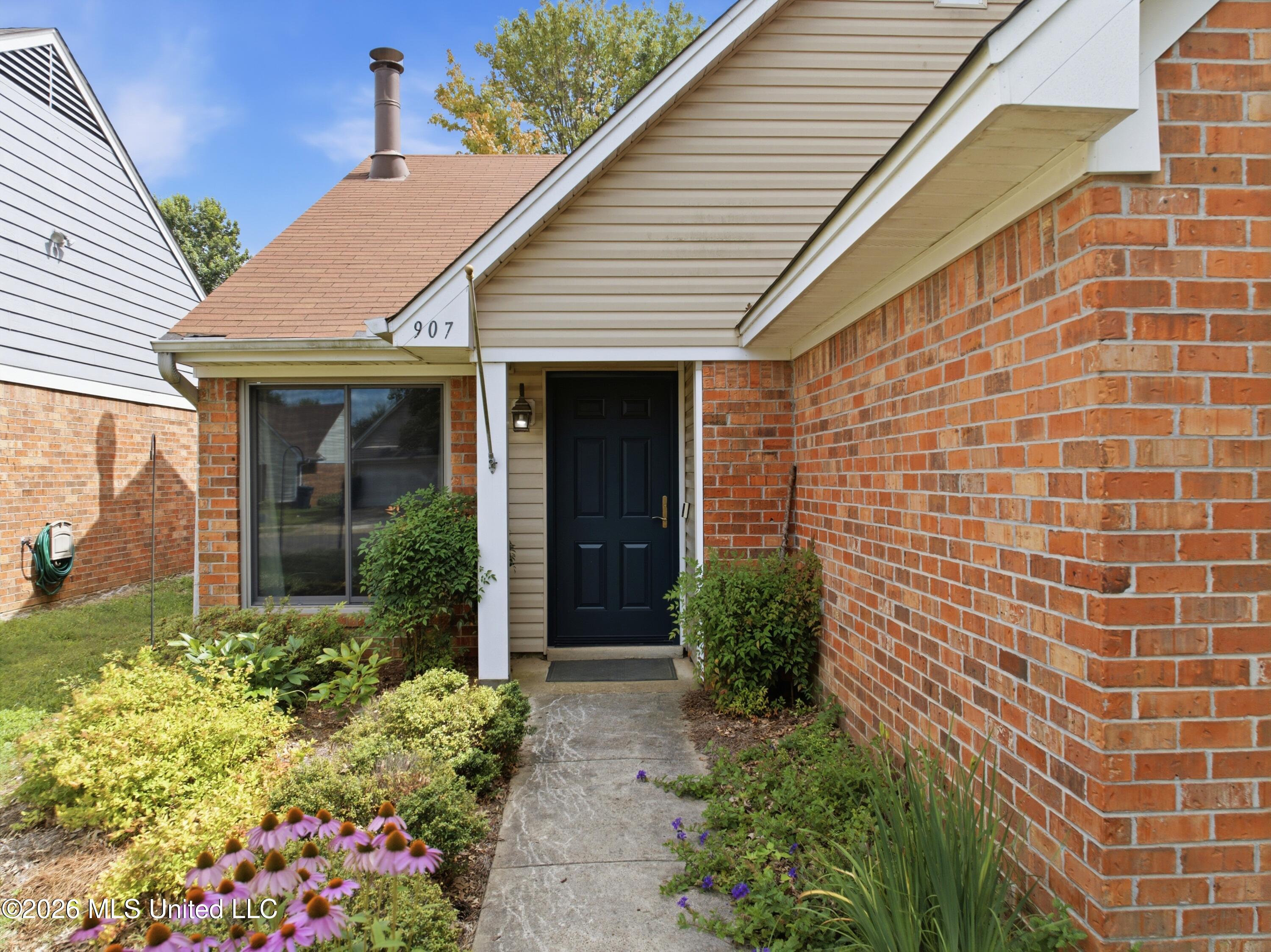 907 Mcgowan Drive Property Photo 2