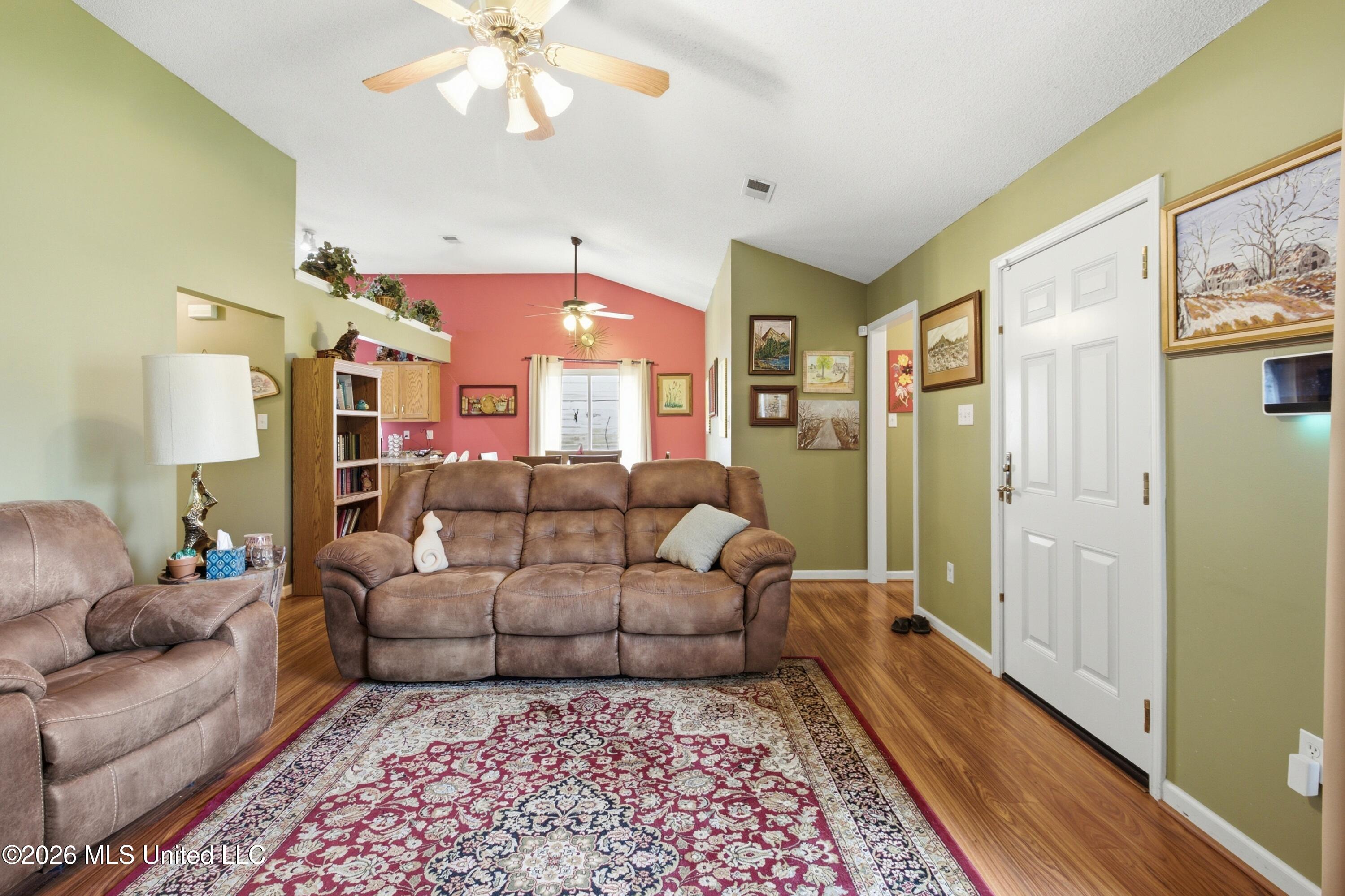 907 Mcgowan Drive Property Photo 4