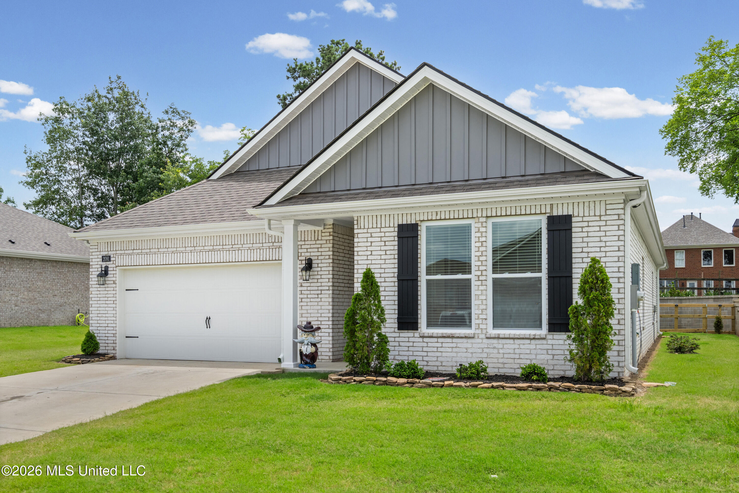 2091 Hyacinth Lane Property Photo 2