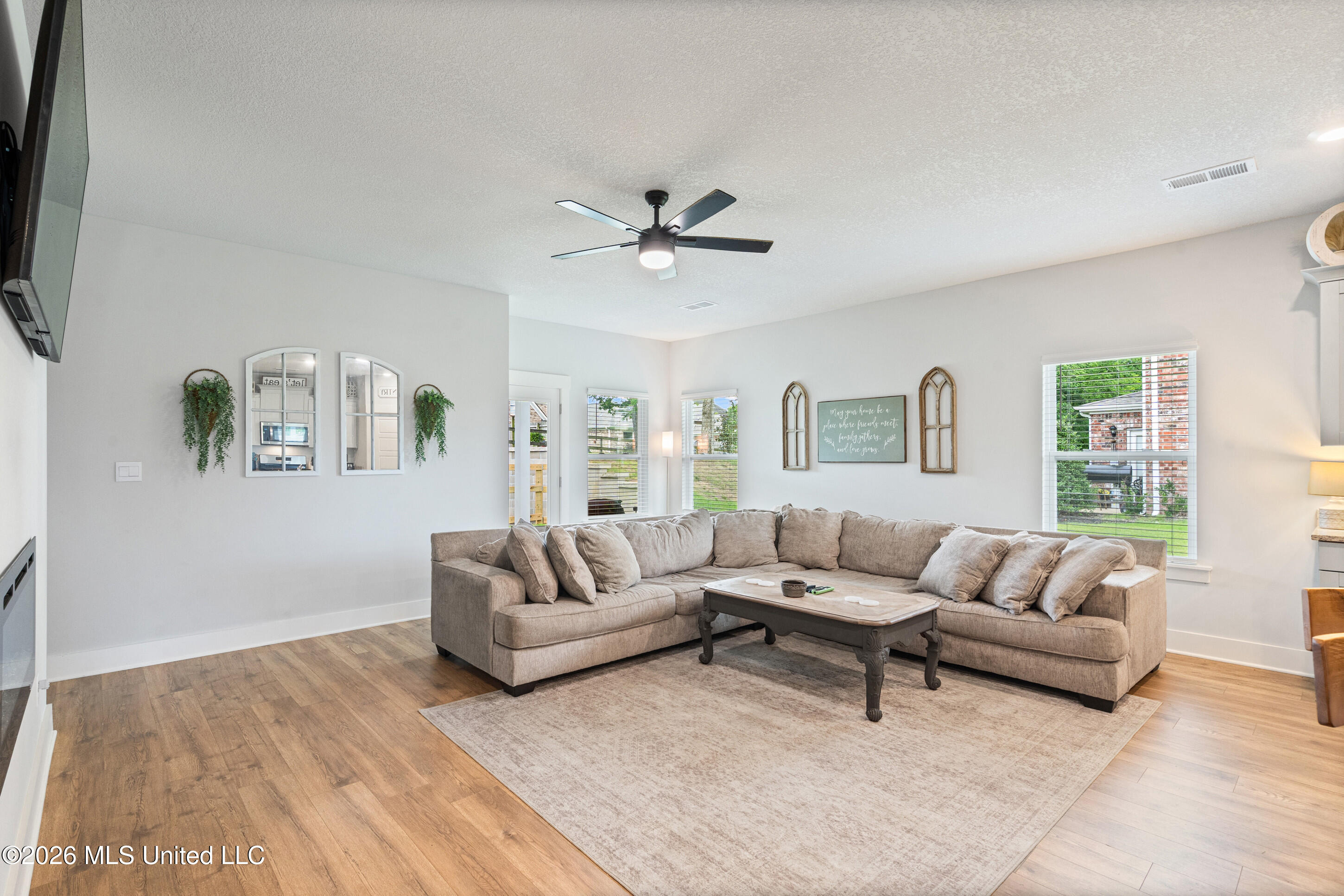2091 Hyacinth Lane Property Photo 10