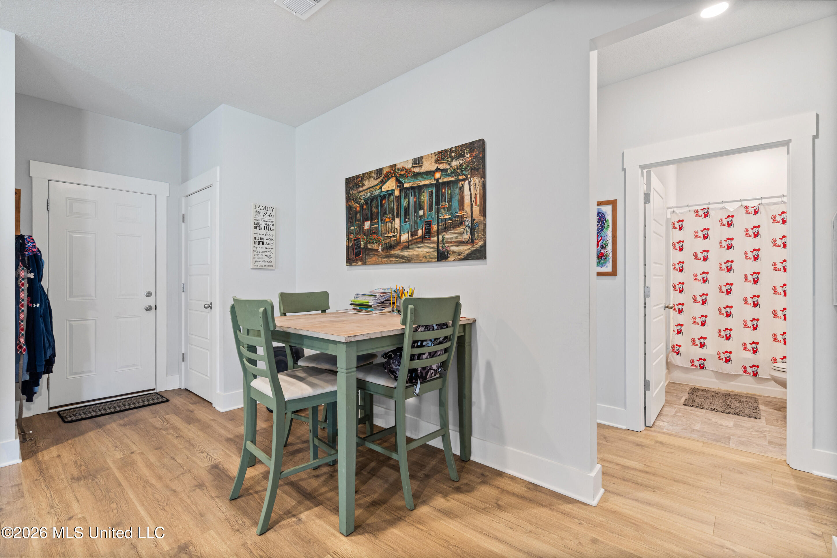 2091 Hyacinth Lane Property Photo 13