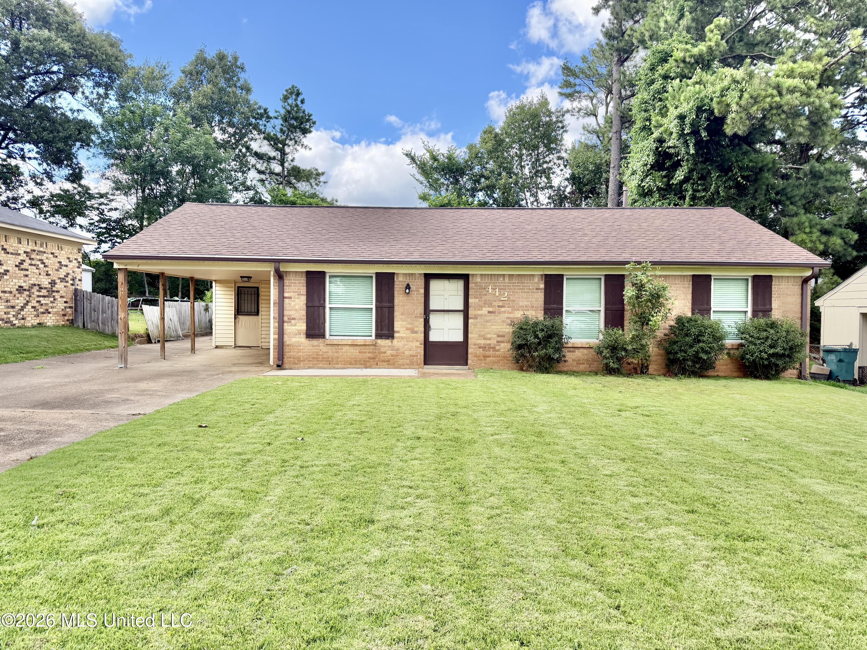 442 Hillbrook Drive Property Photo 2