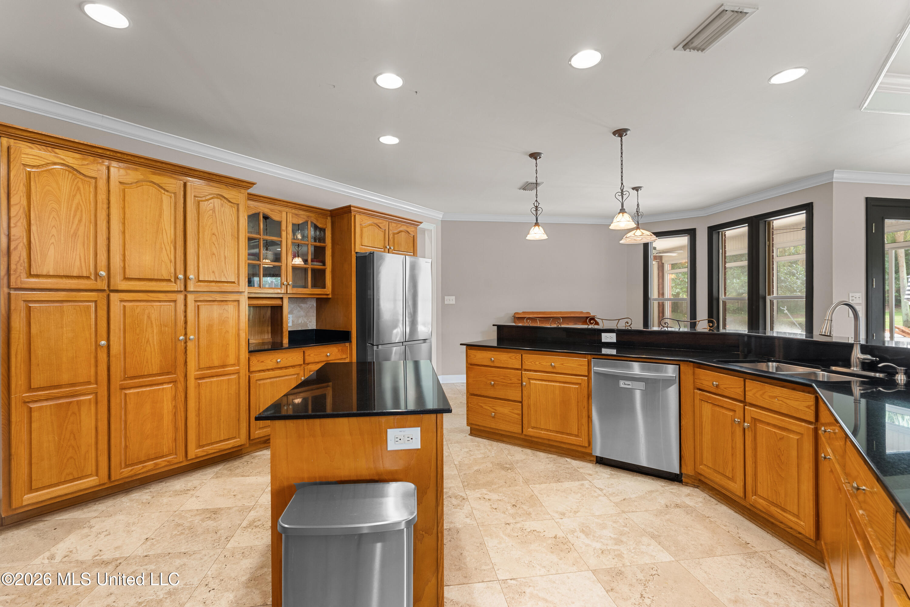 10440 S Johnson Road Property Photo 6