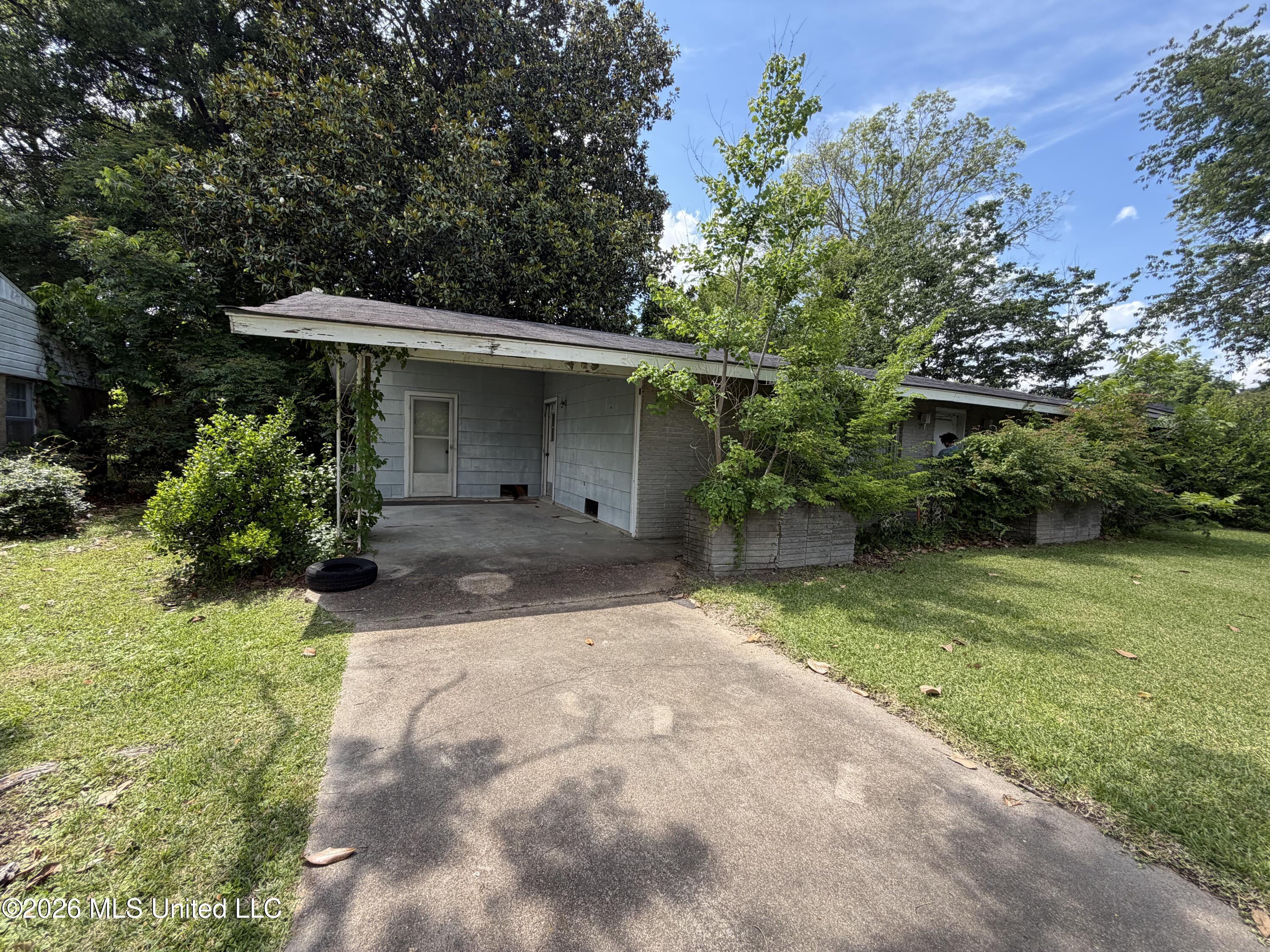 1625 Steen Drive Property Photo 3