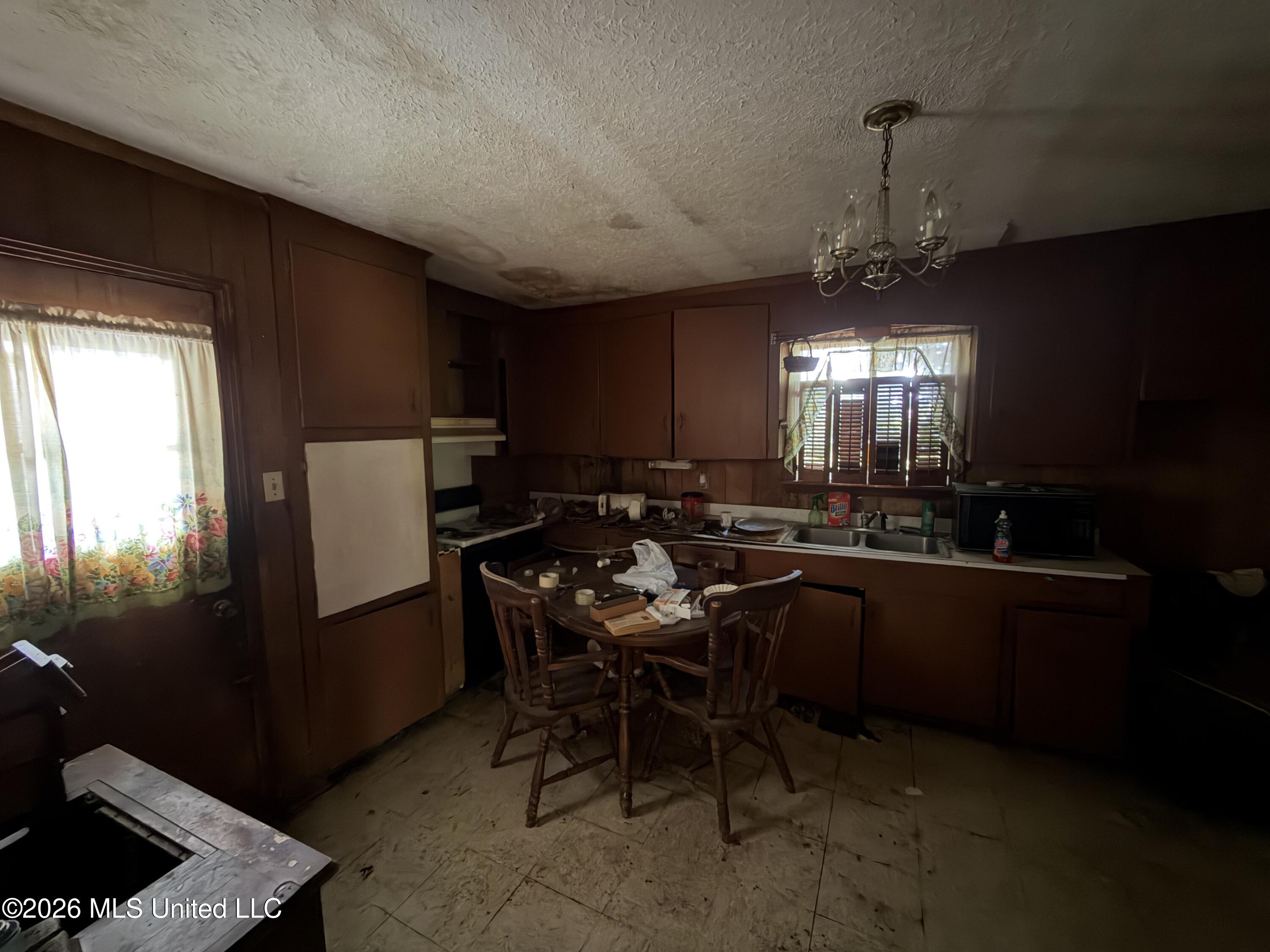 1625 Steen Drive Property Photo 6