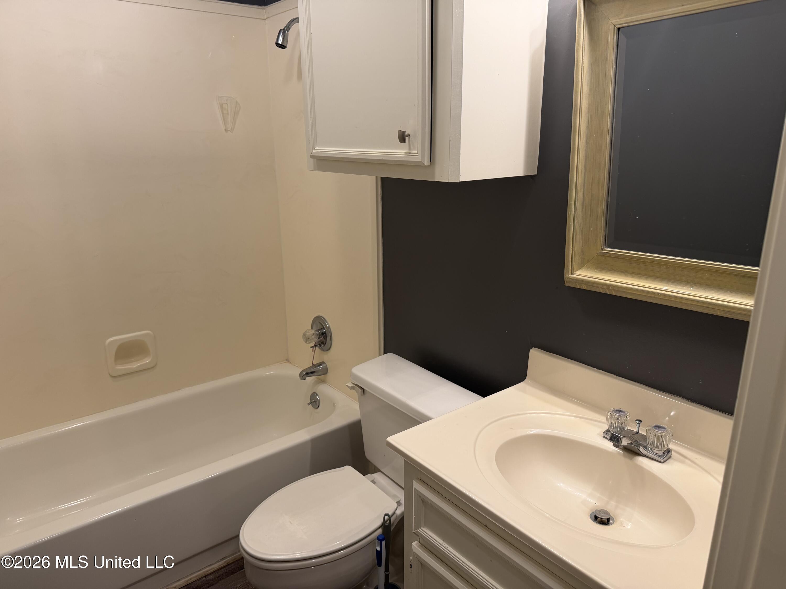1848 Lincolnshire Boulevard Property Photo 5