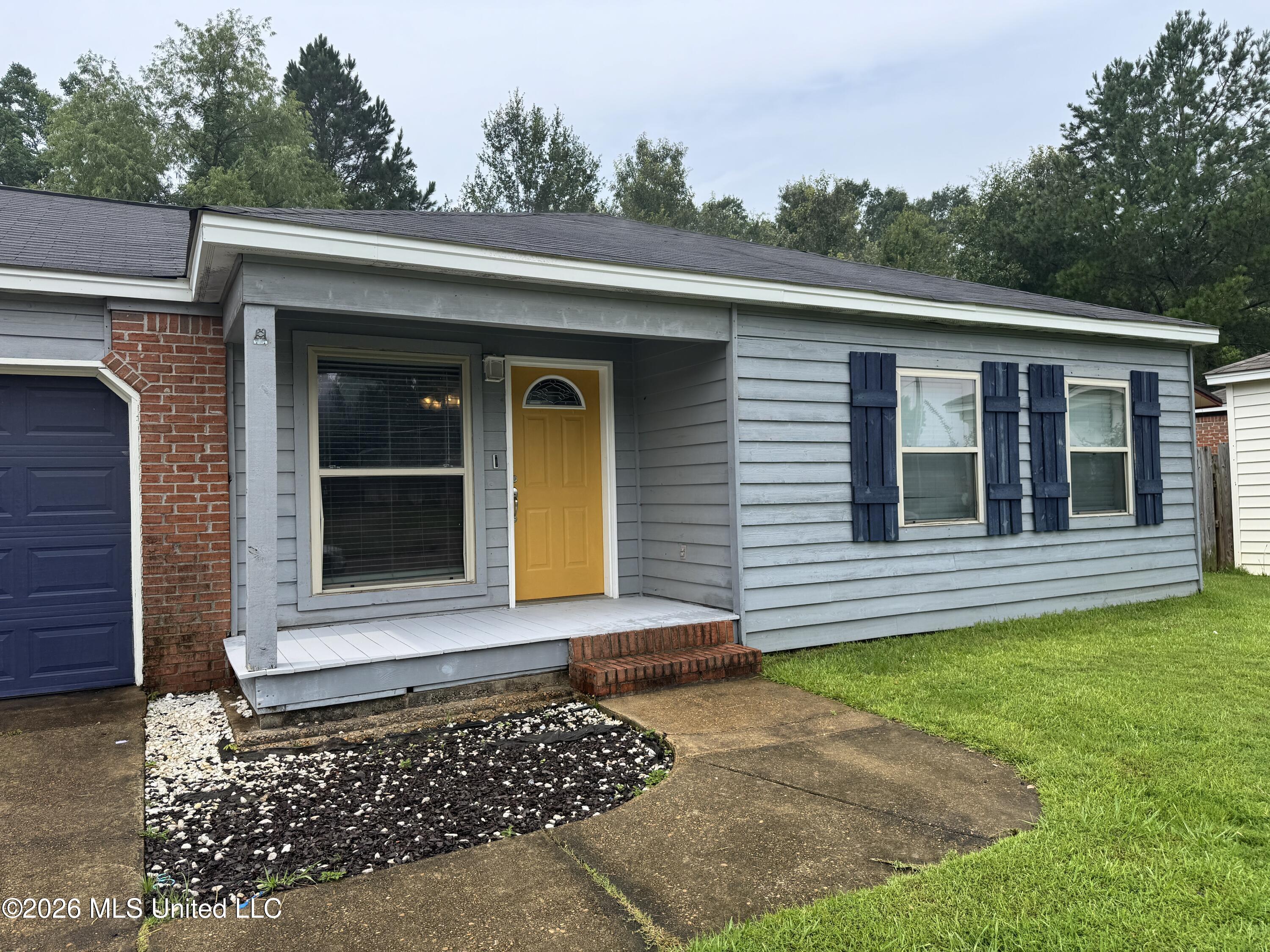 1916 S Twin Pine Drive Property Photo 1