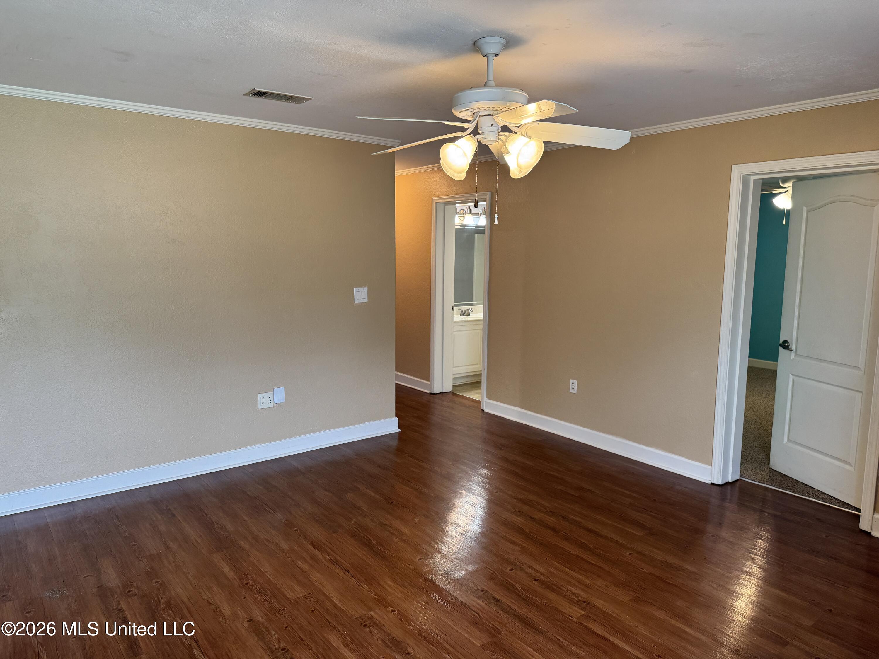 1916 S Twin Pine Drive Property Photo 2