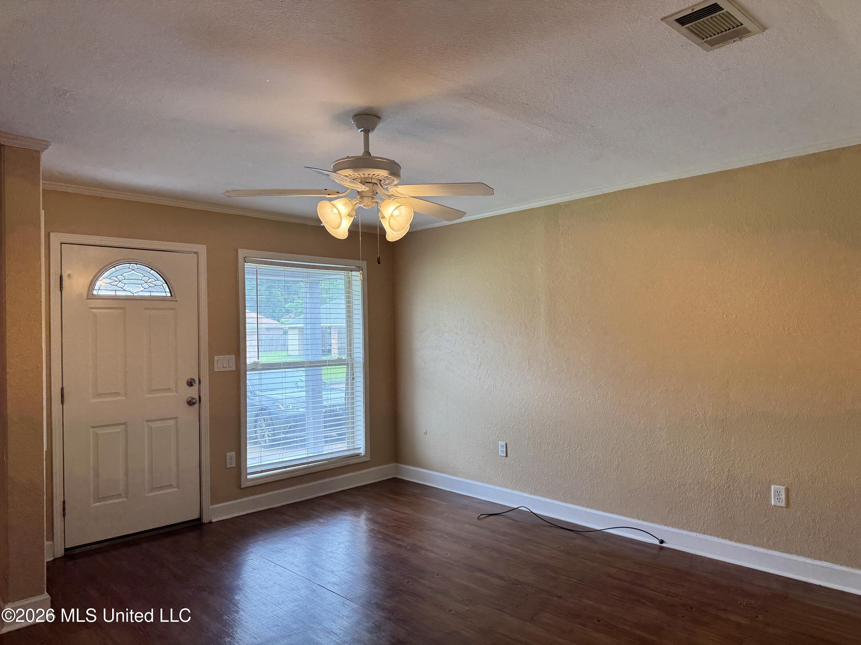 1916 S Twin Pine Drive Property Photo 4