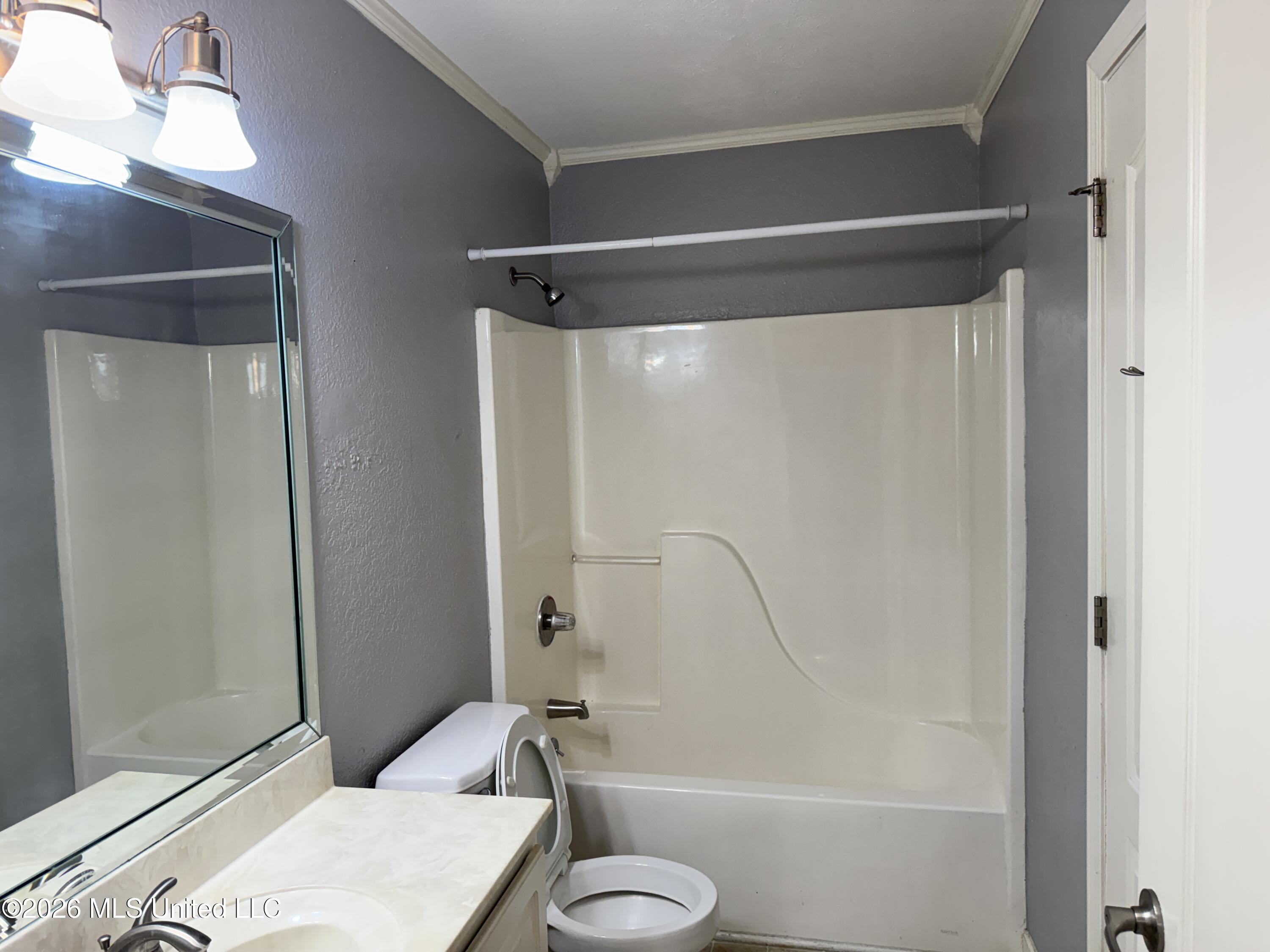 1916 S Twin Pine Drive Property Photo 8