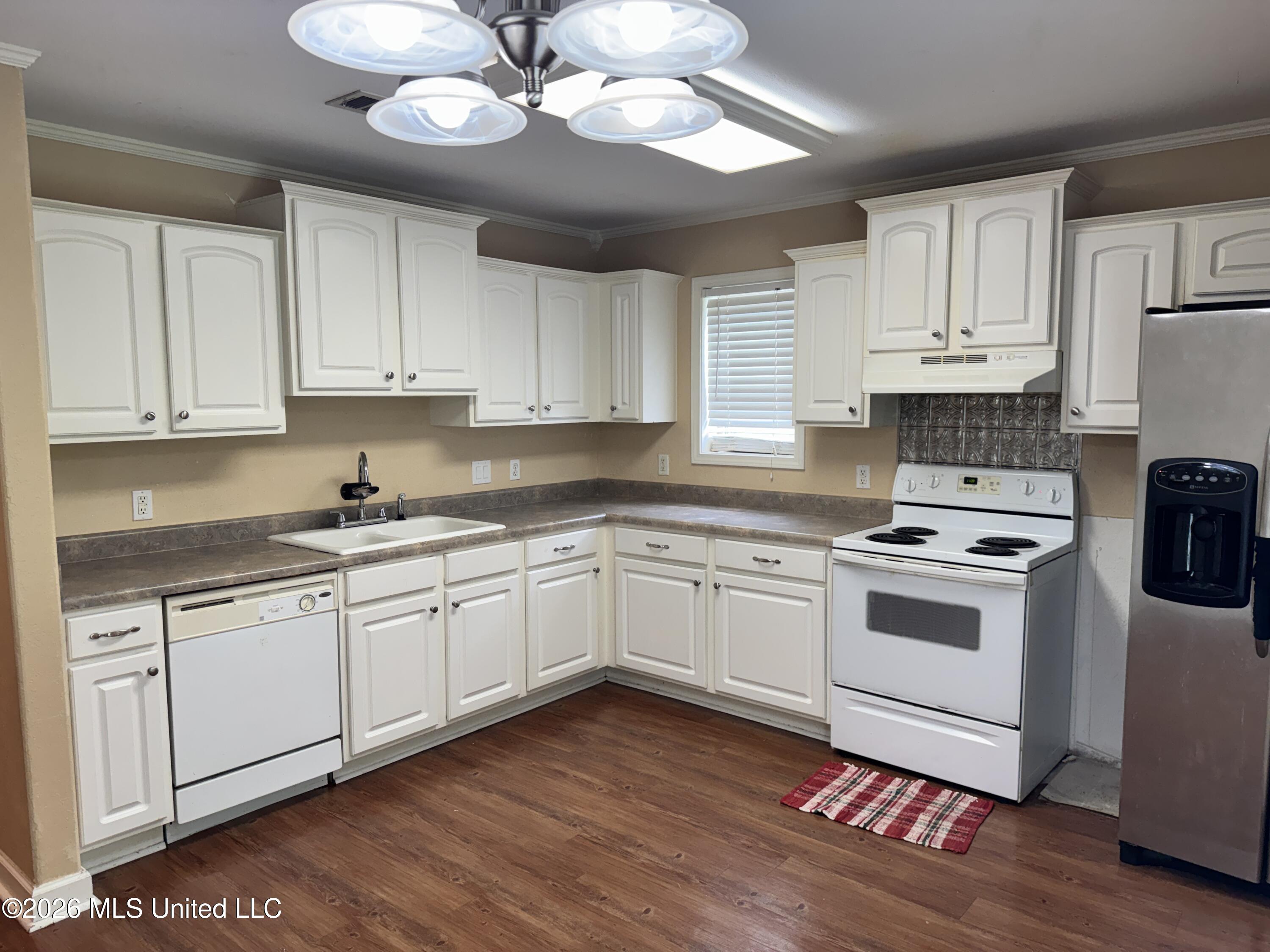 1916 S Twin Pine Drive Property Photo 12