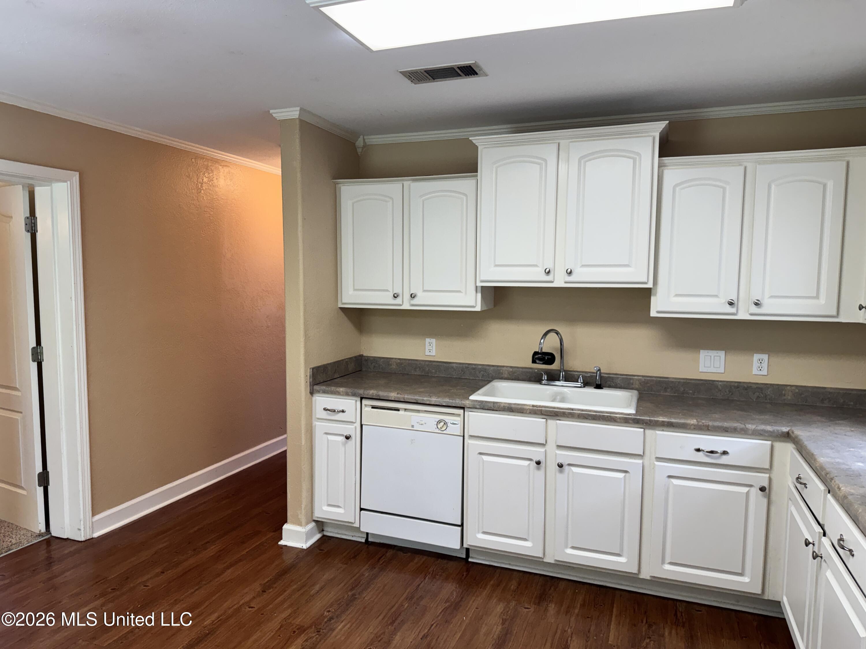 1916 S Twin Pine Drive Property Photo 13