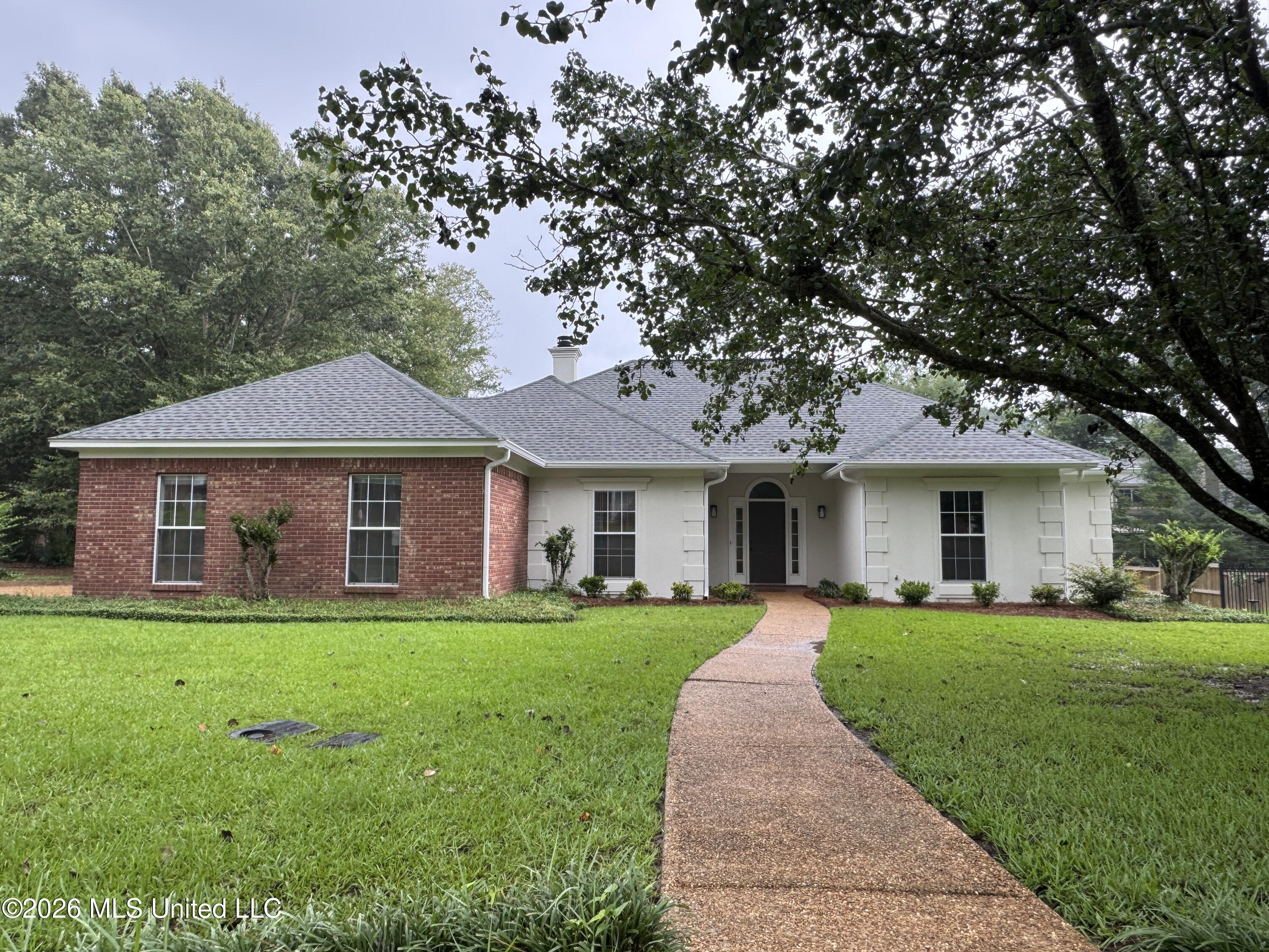 76 Eastgate Drive Property Photo 1