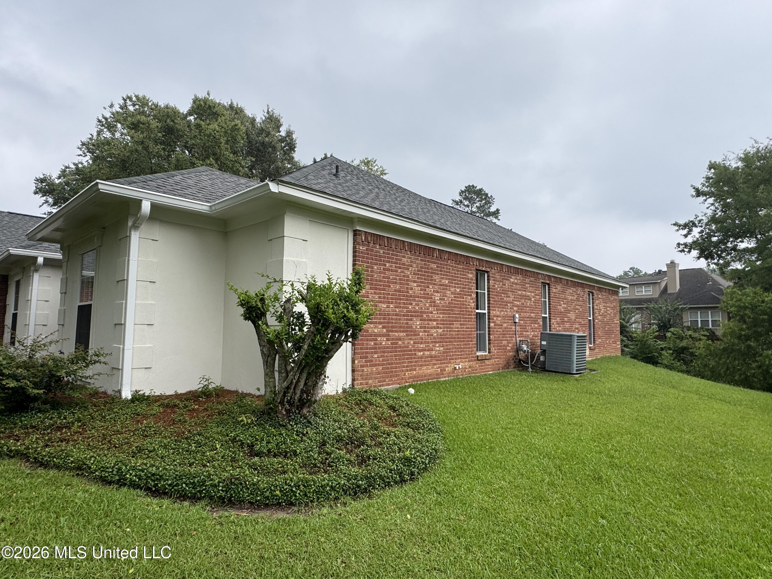 76 Eastgate Drive Property Photo 3