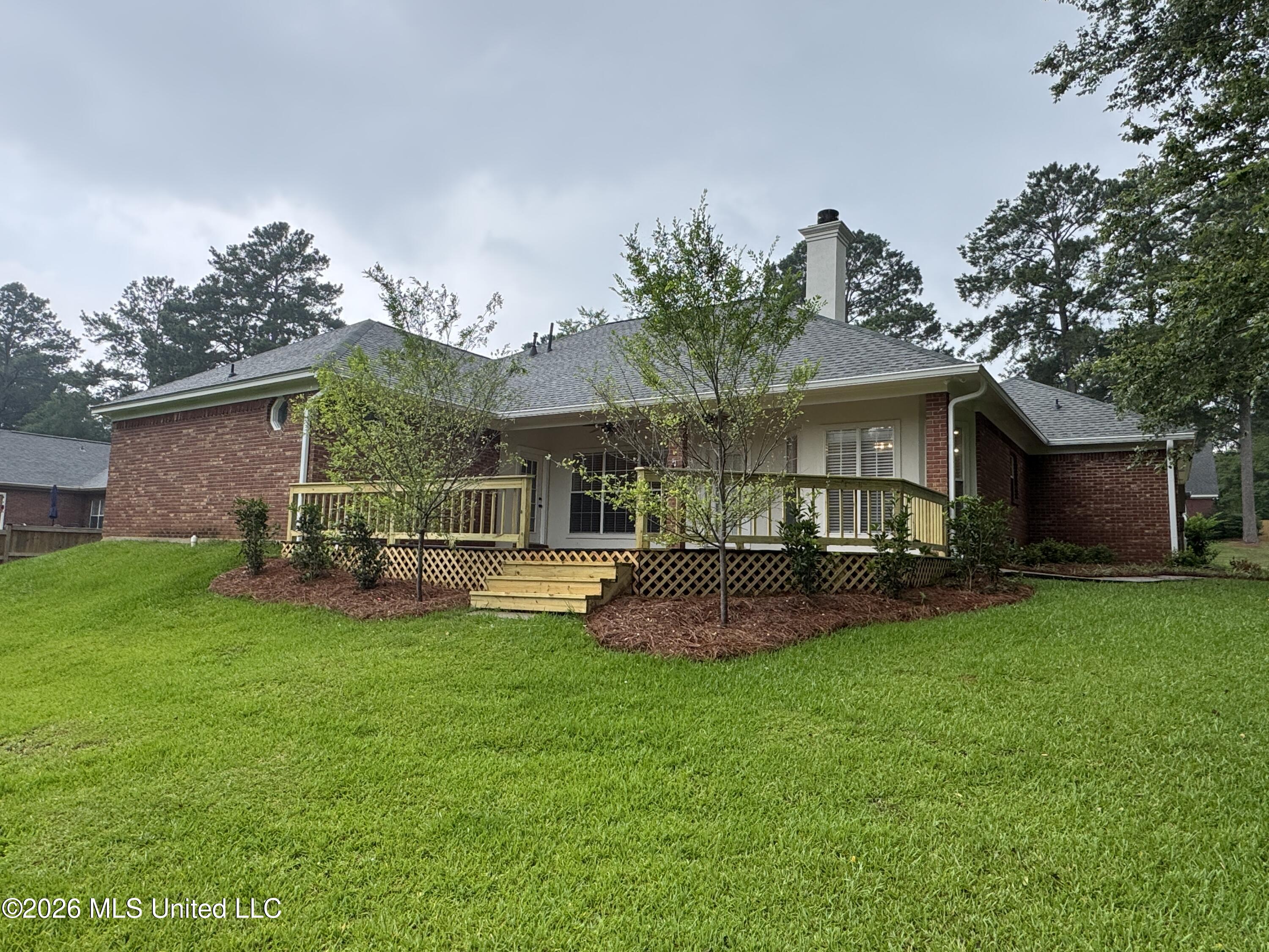 76 Eastgate Drive Property Photo 4